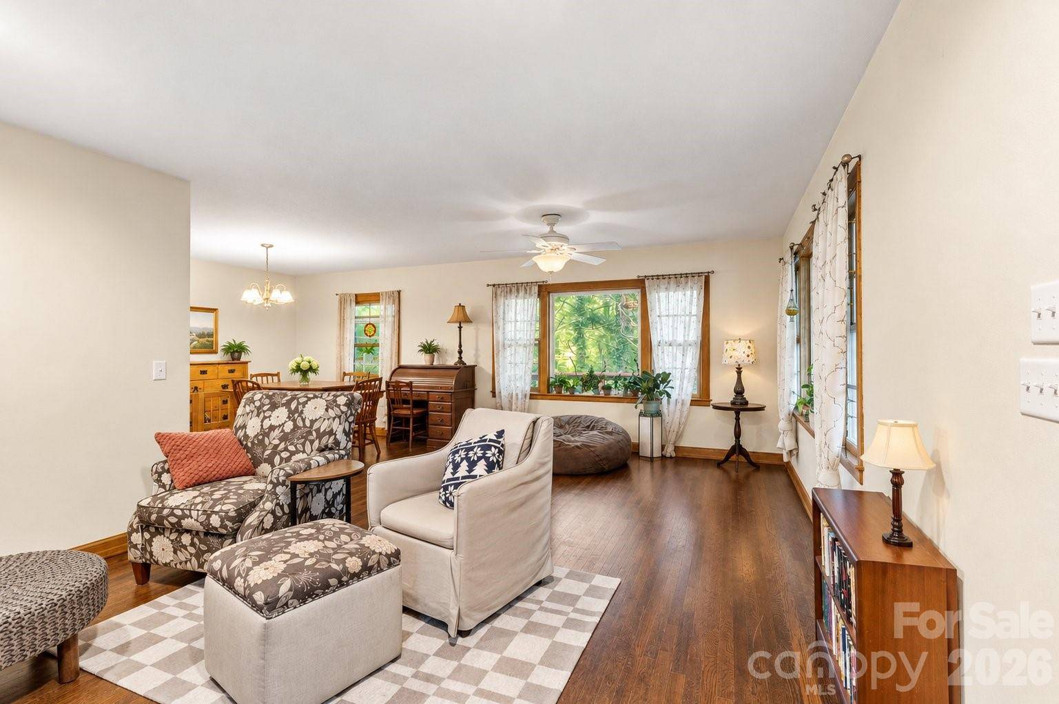 529 Alta Vista DR, Hendersonville, NC 28791