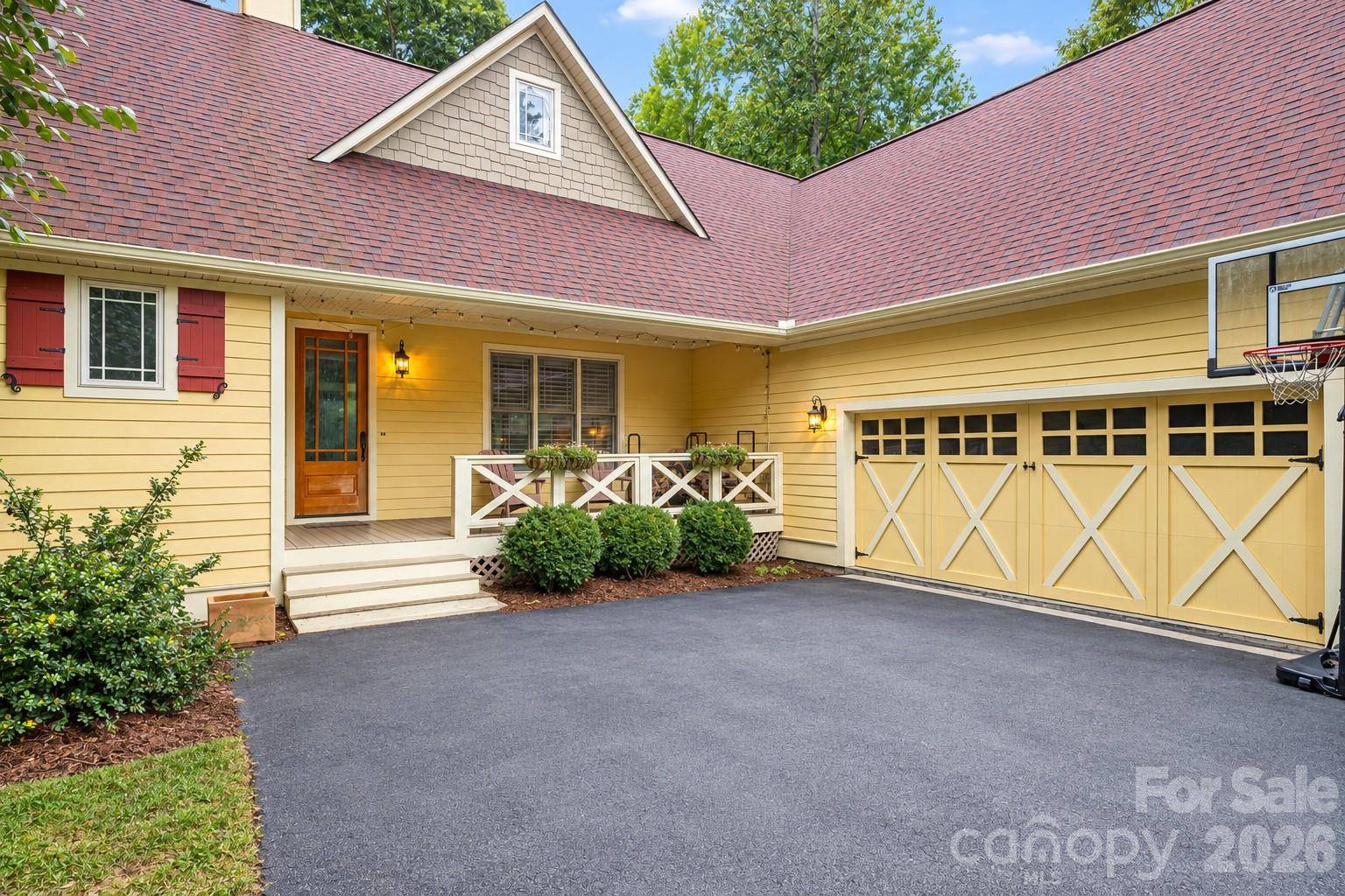 312 E Forest PL, Candler, NC 28715