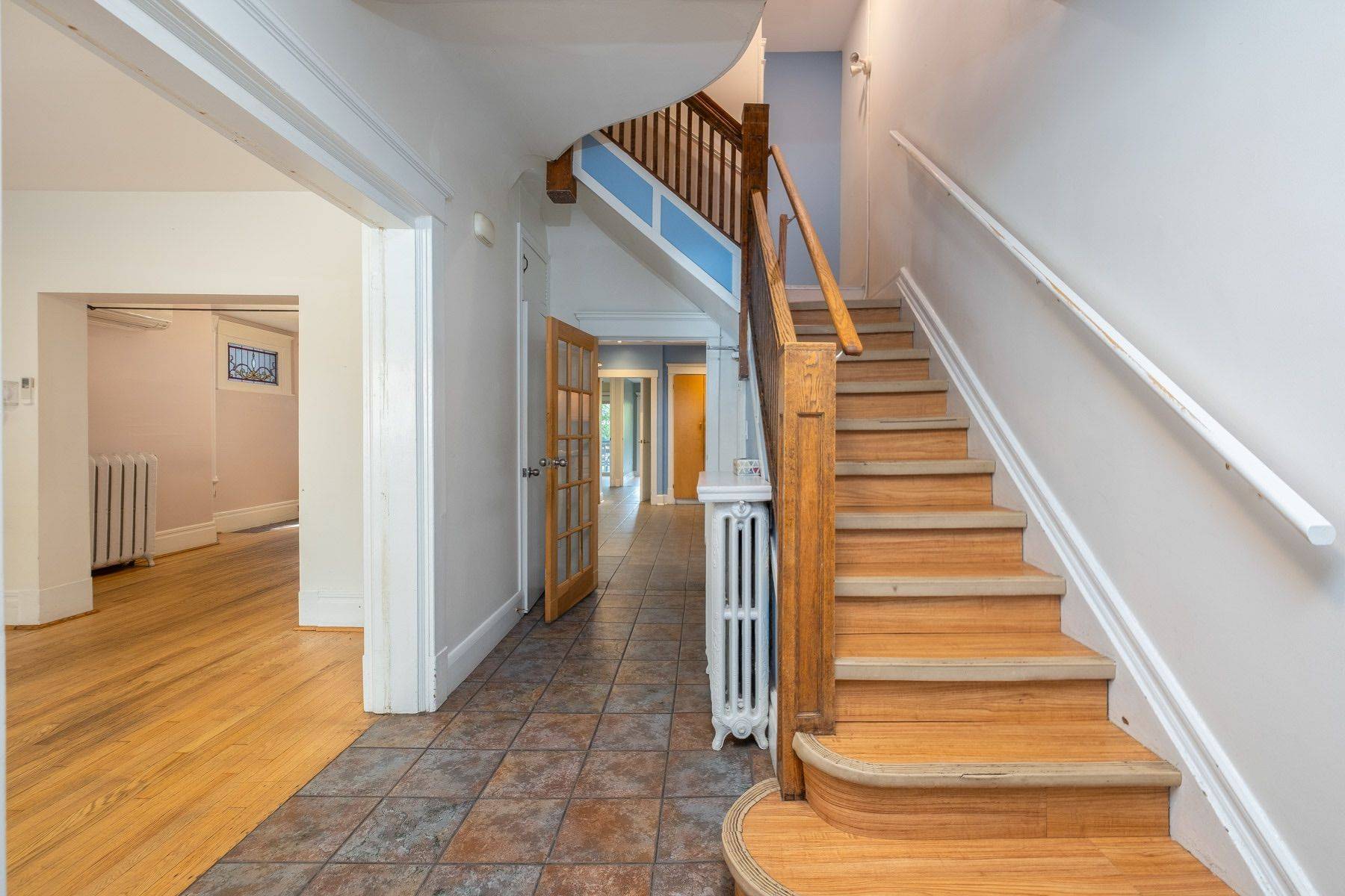9 Simpson AVE, Toronto E01, ON M4K 1A1