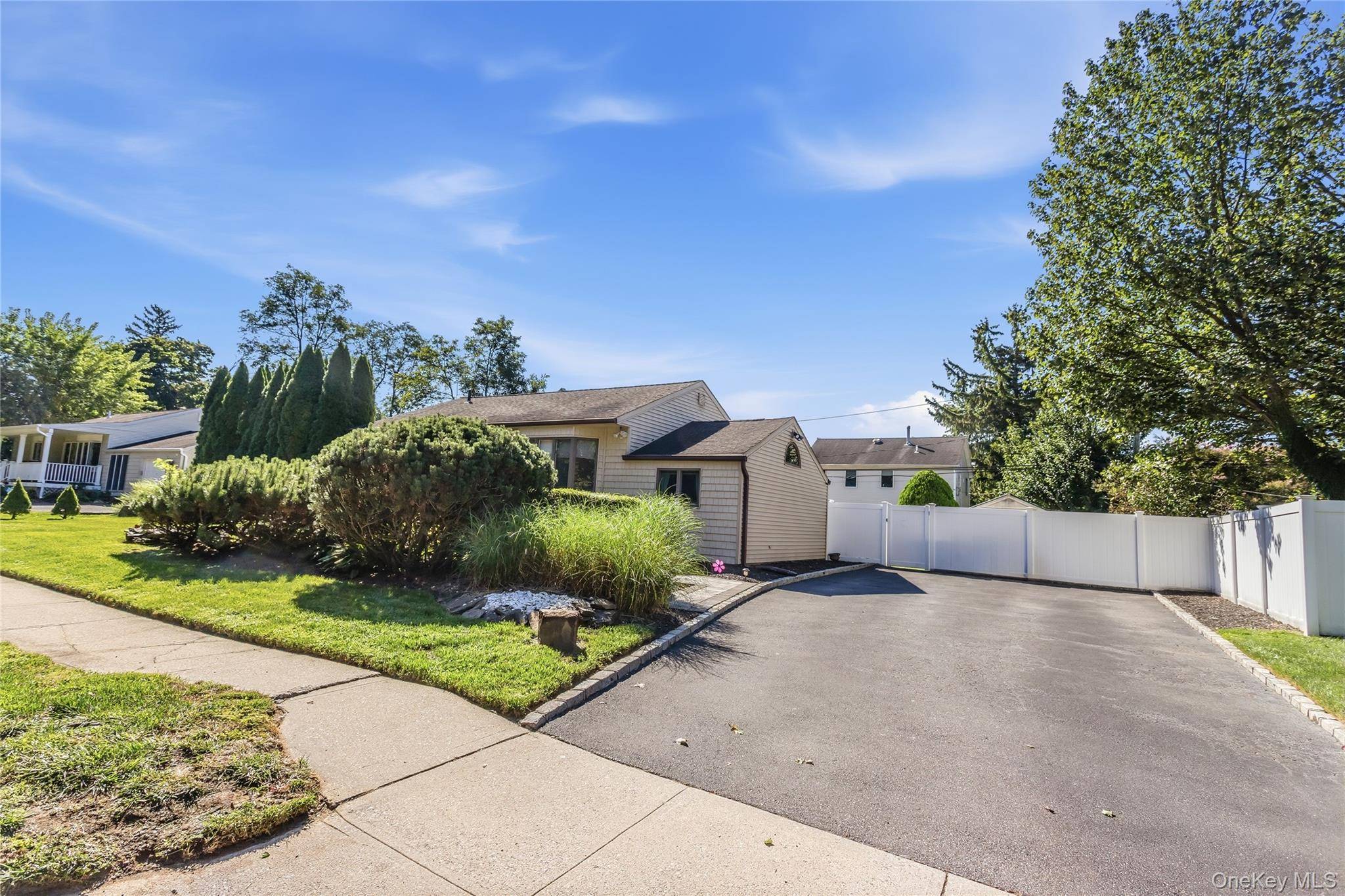 78 Little Plains RD, Huntington, NY 11743