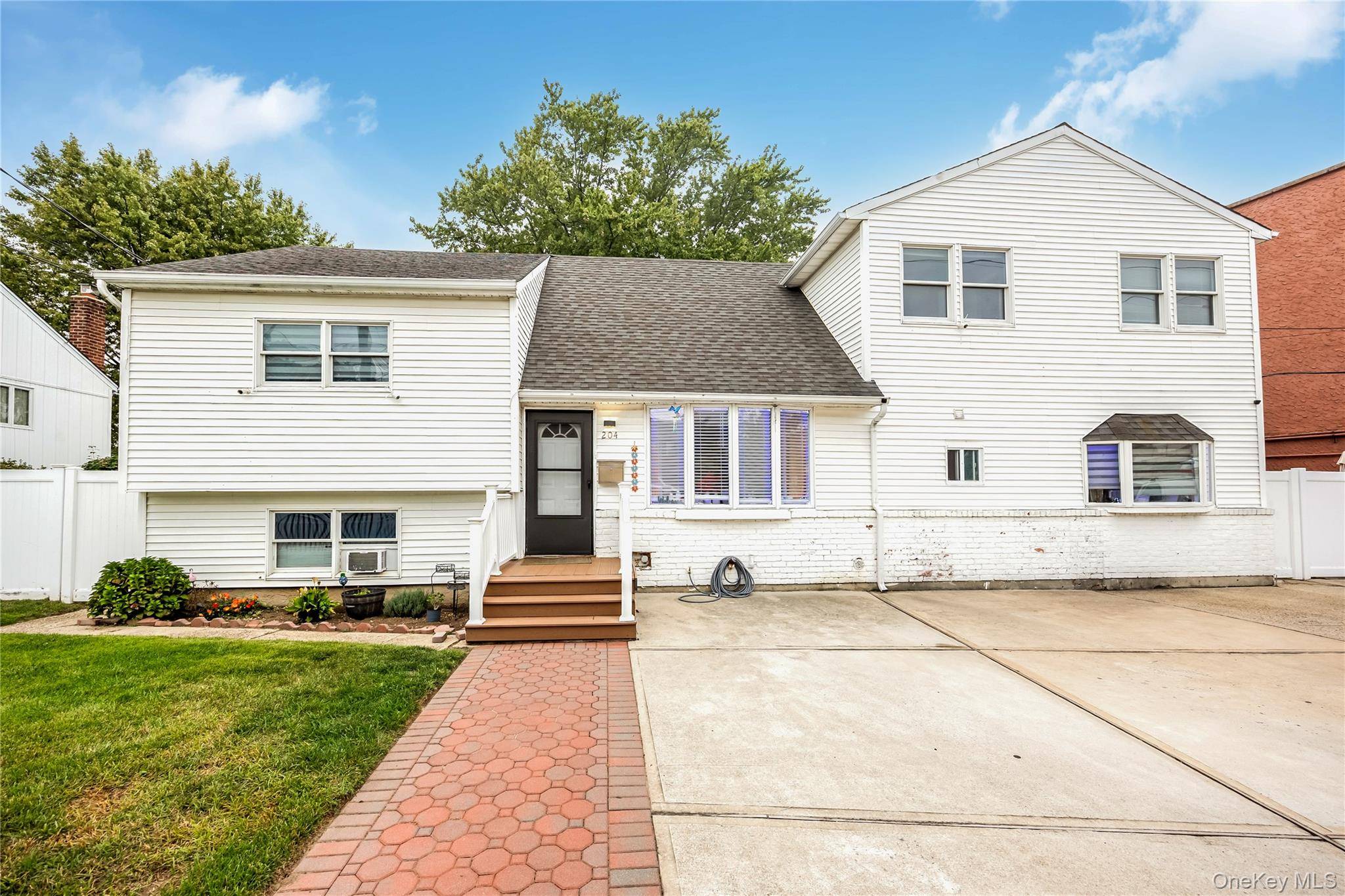 204 Bayside AVE, Oceanside, NY 11572