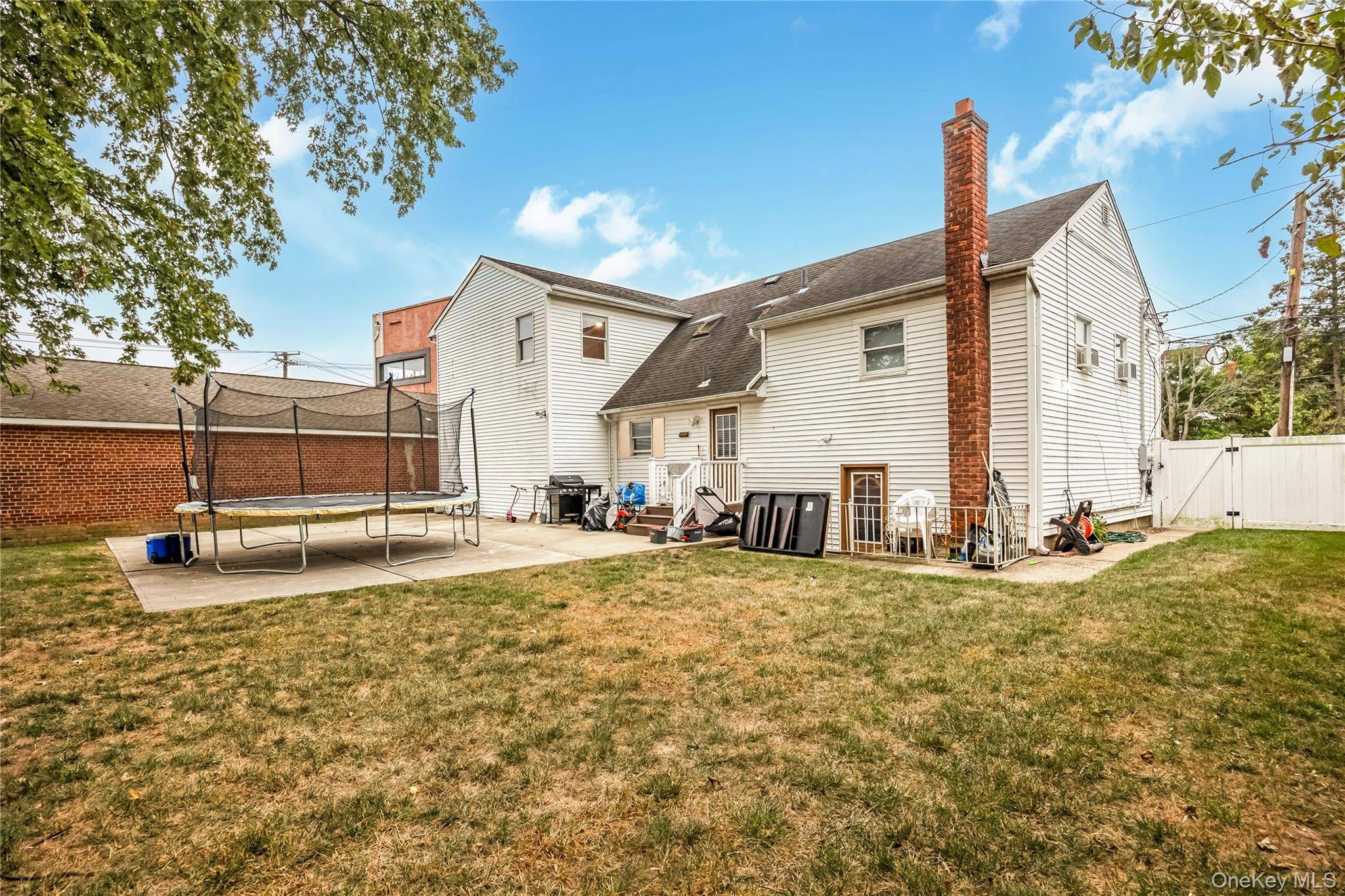 204 Bayside AVE, Oceanside, NY 11572