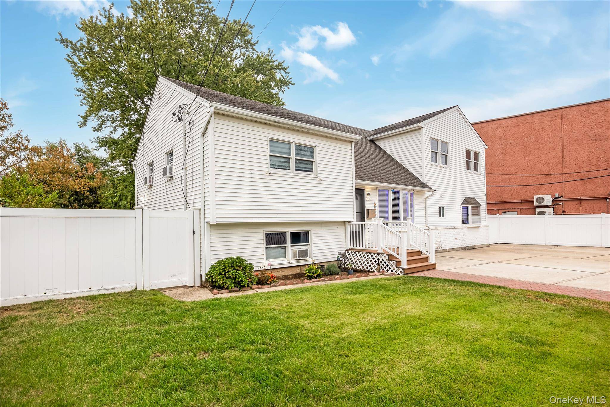 204 Bayside AVE, Oceanside, NY 11572
