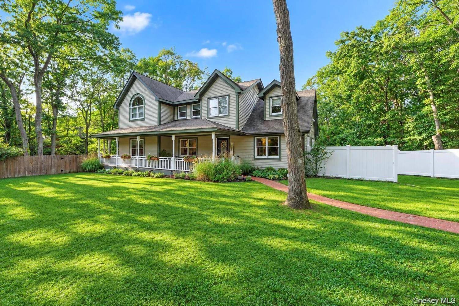 15 Hillcrest AVE, Port Jefferson, NY 11777