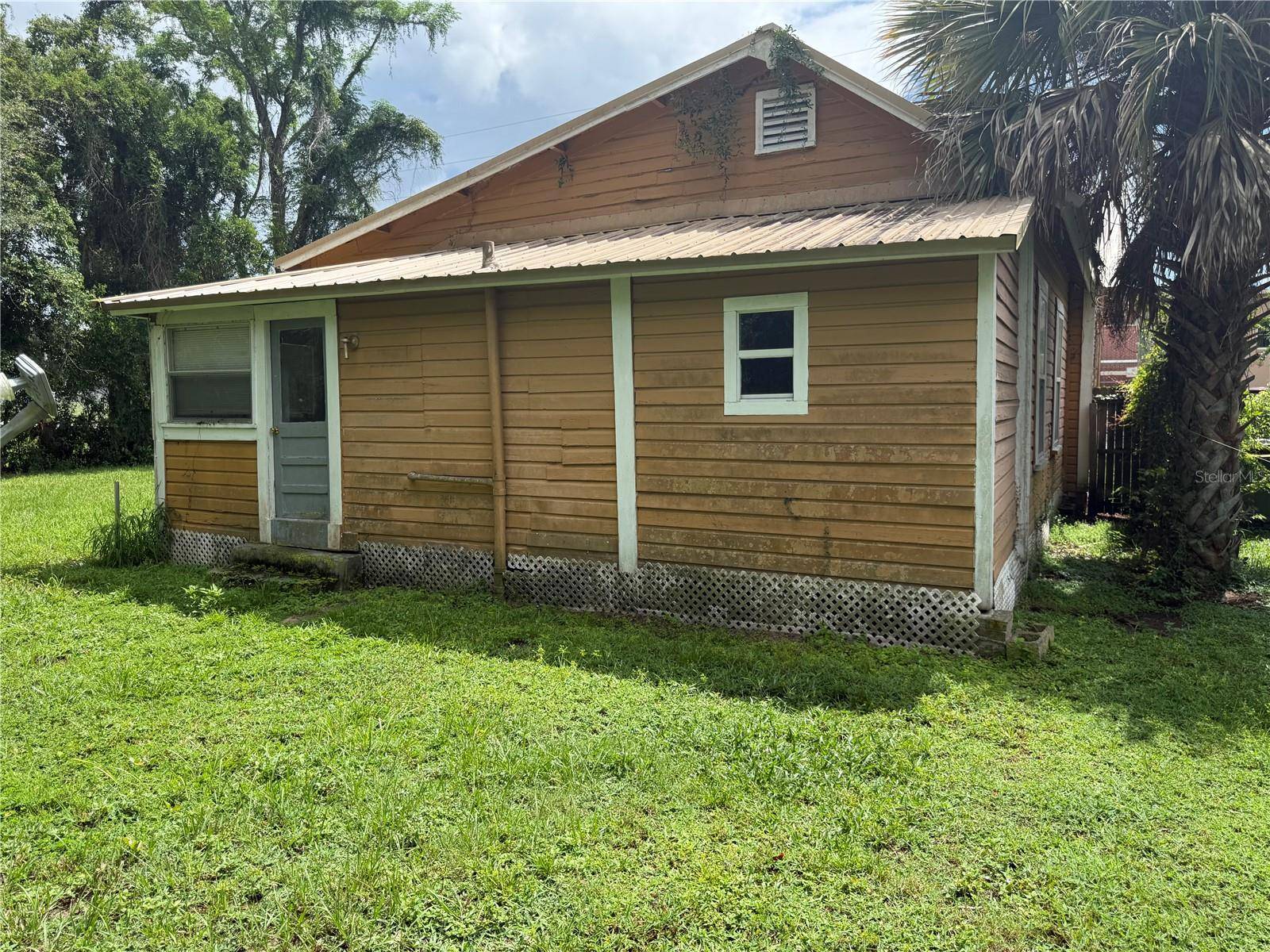 143 BULLDOG LN, Umatilla, FL 32784