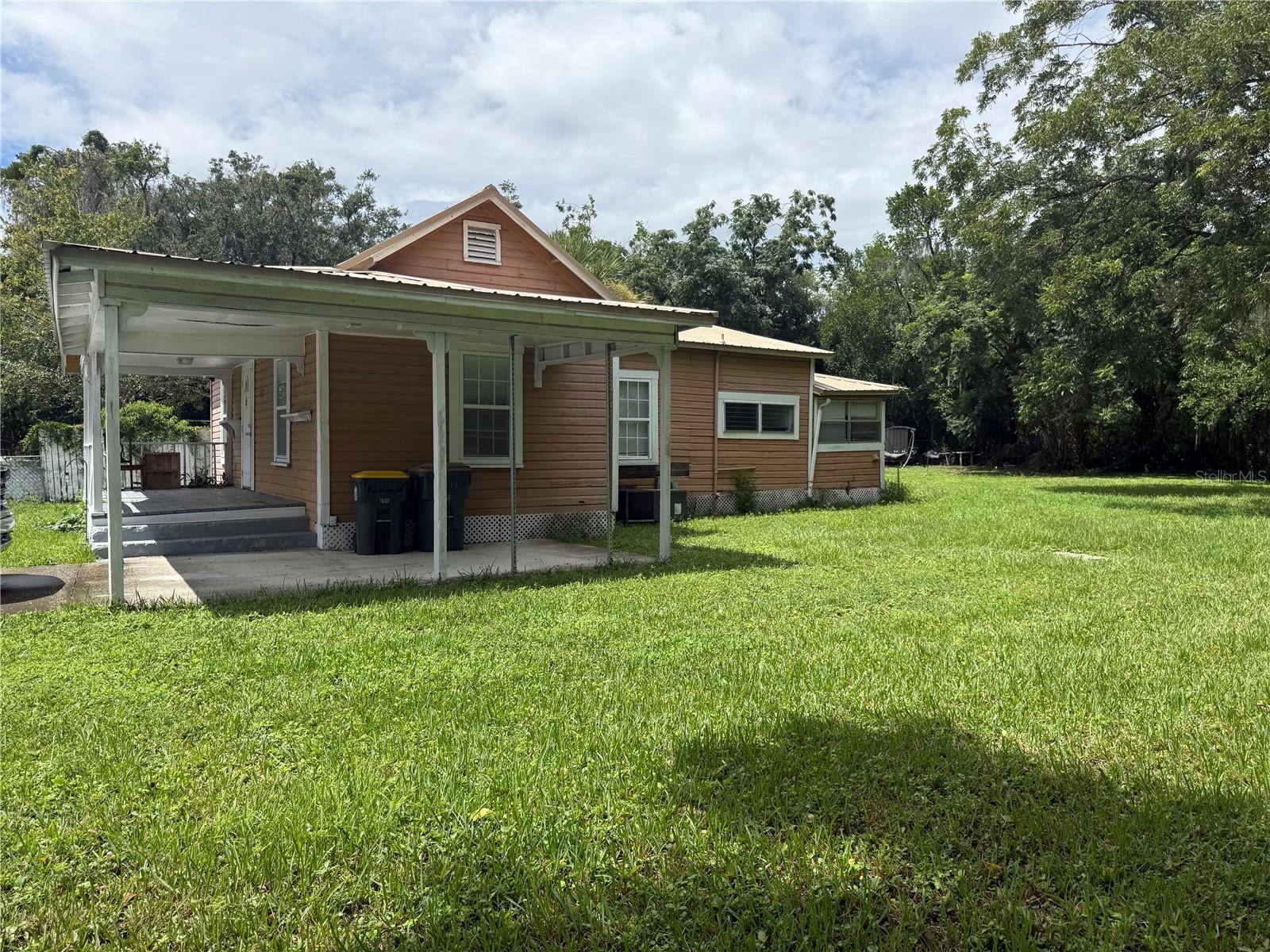 143 BULLDOG LN, Umatilla, FL 32784