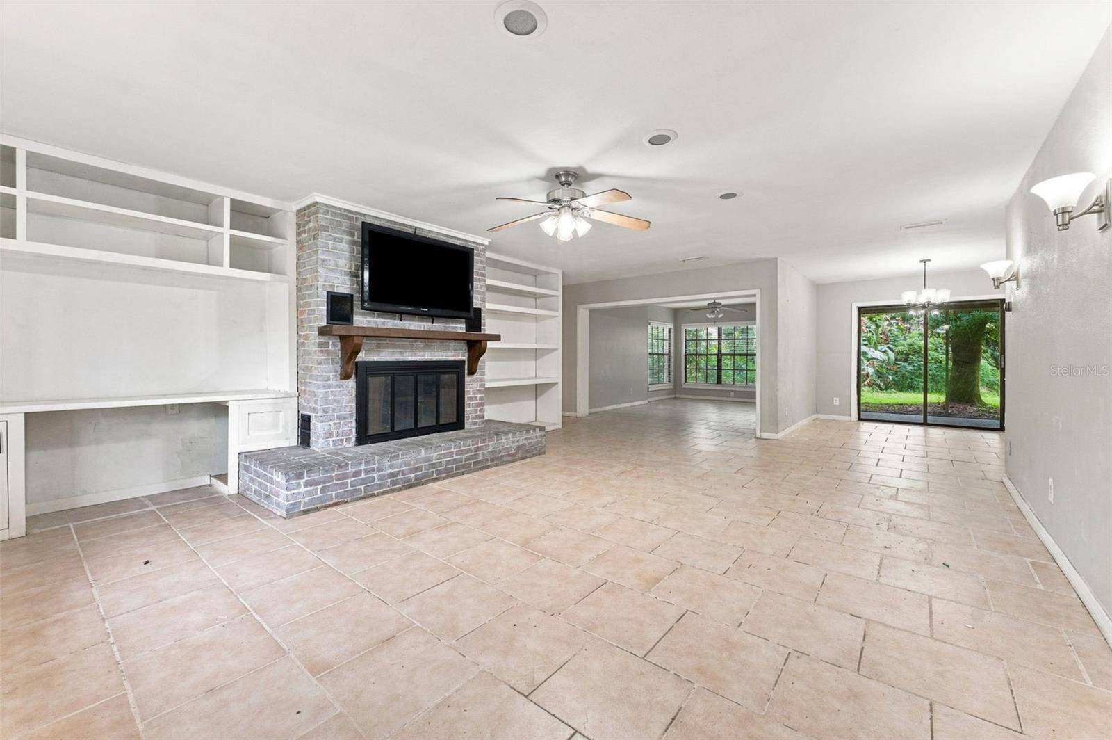 5903 LAKESIDE DR, Lutz, FL 33558