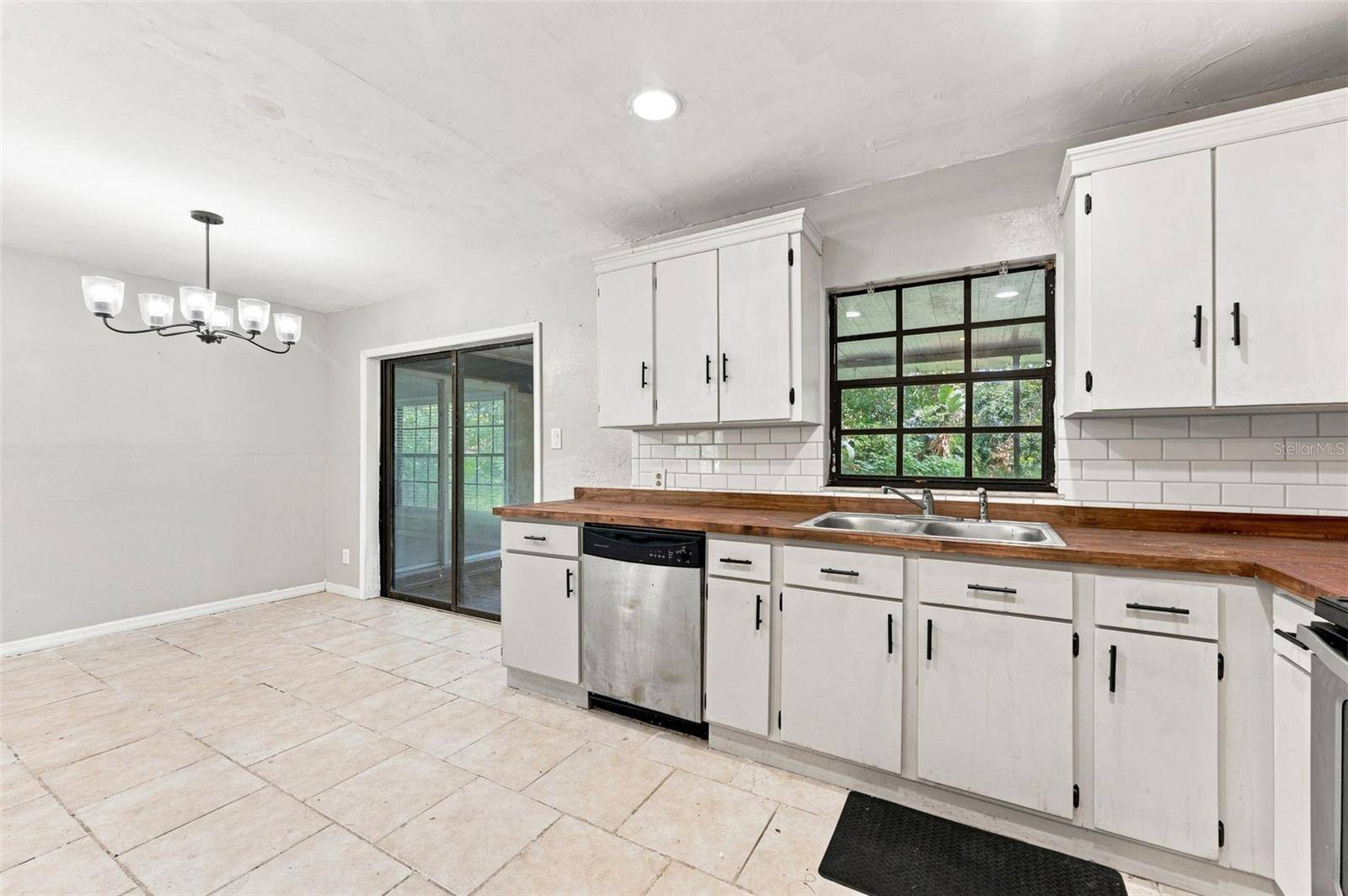 5903 LAKESIDE DR, Lutz, FL 33558
