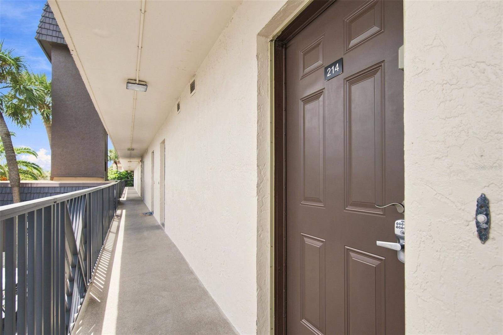60 GULF BLVD #214, Indian Rocks Beach, FL 33785