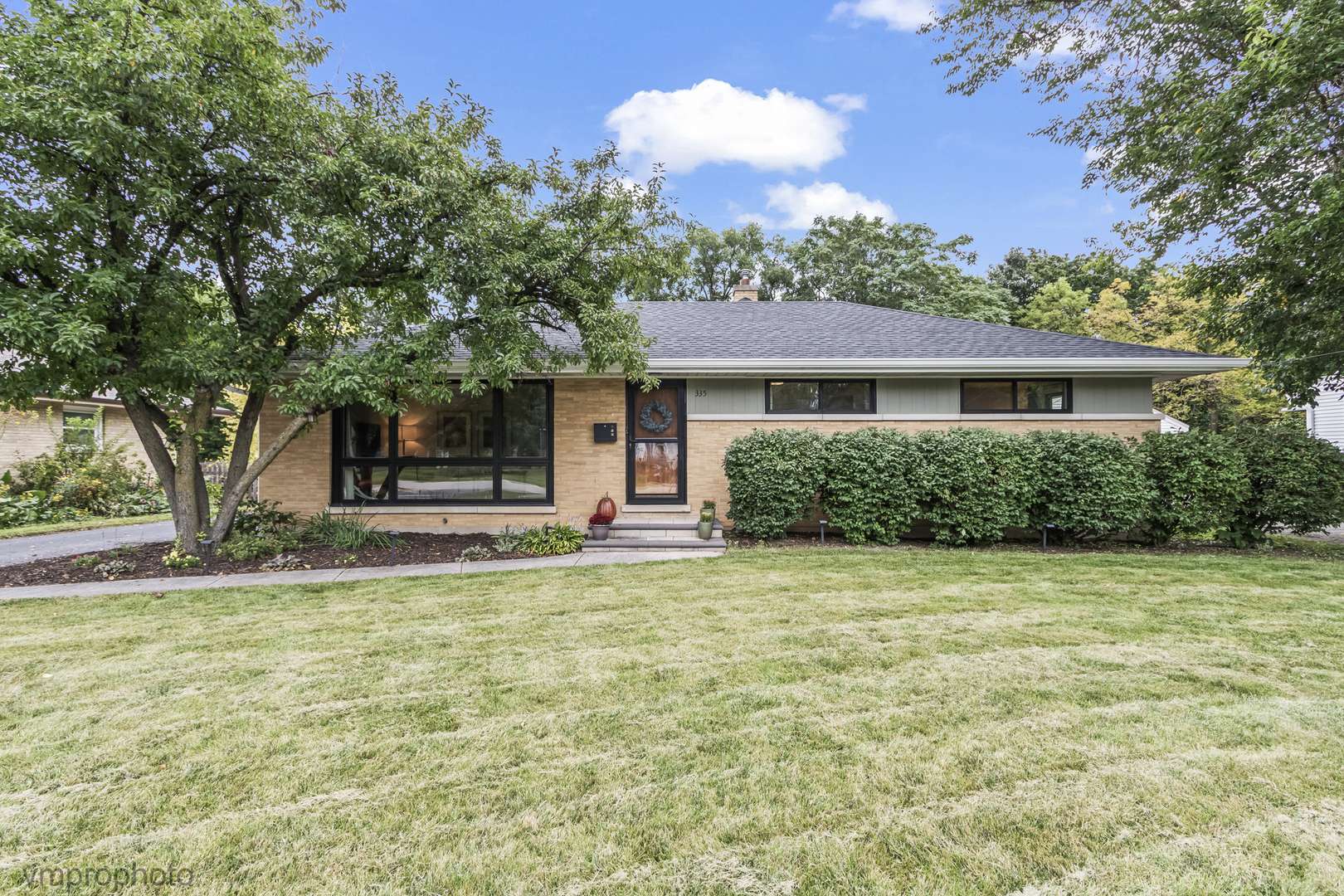 335 S Slusser ST, Grayslake, IL 60030