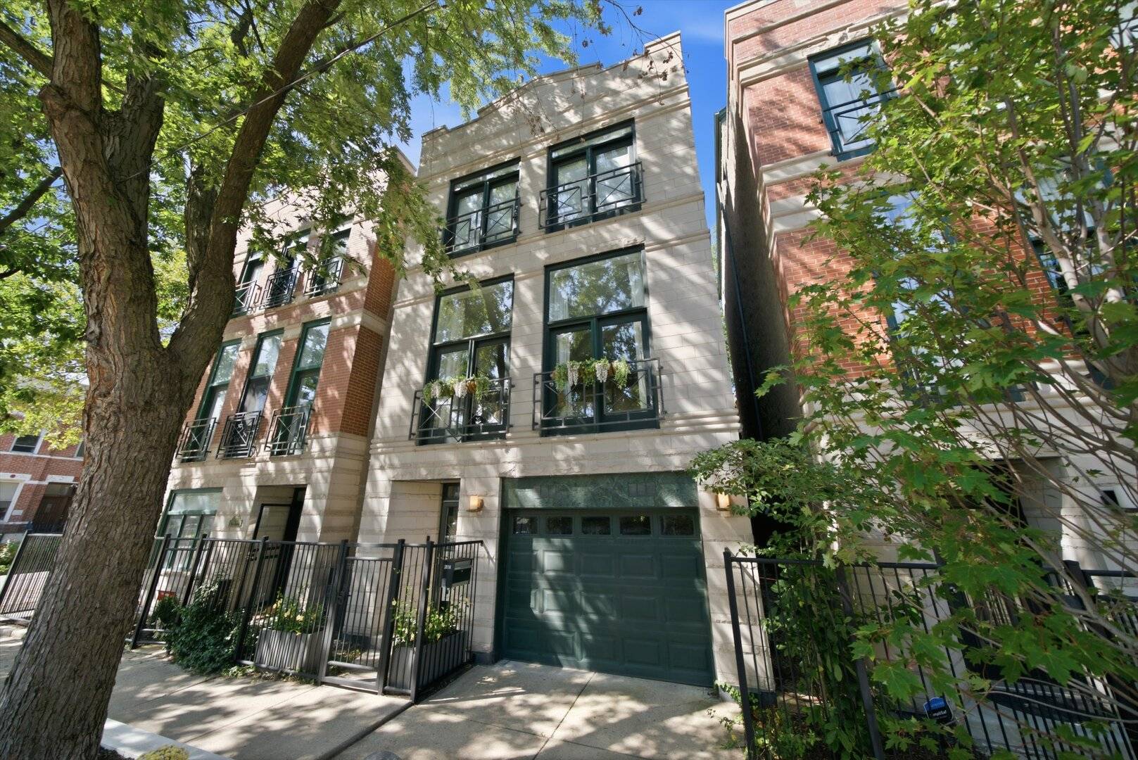 1856 W Superior ST, Chicago, IL 60622