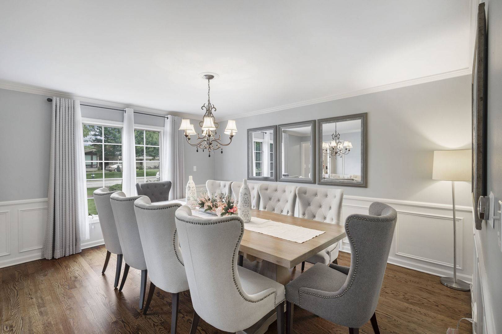 32 Chatham LN, Oak Brook, IL 60523