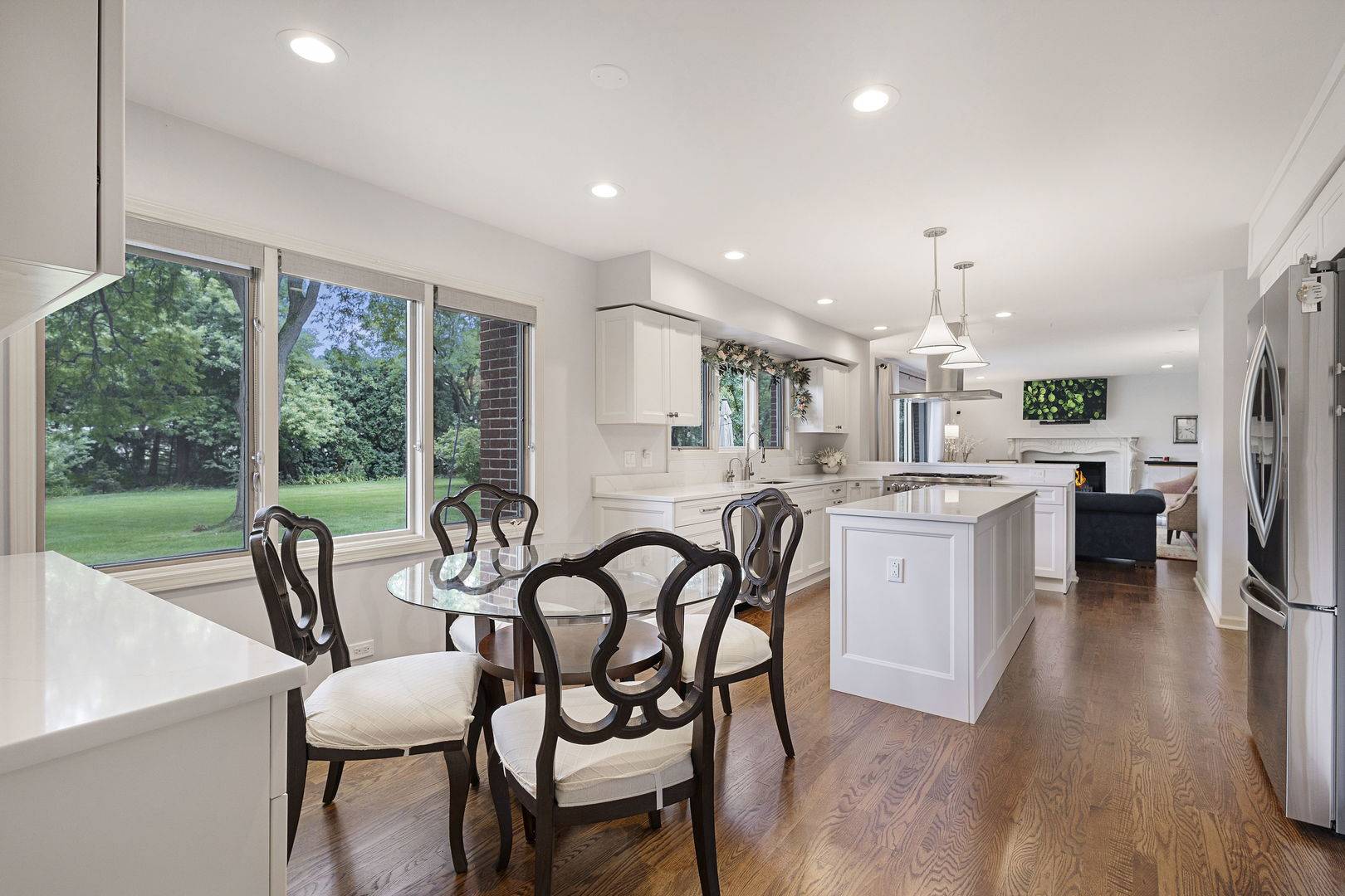 32 Chatham LN, Oak Brook, IL 60523