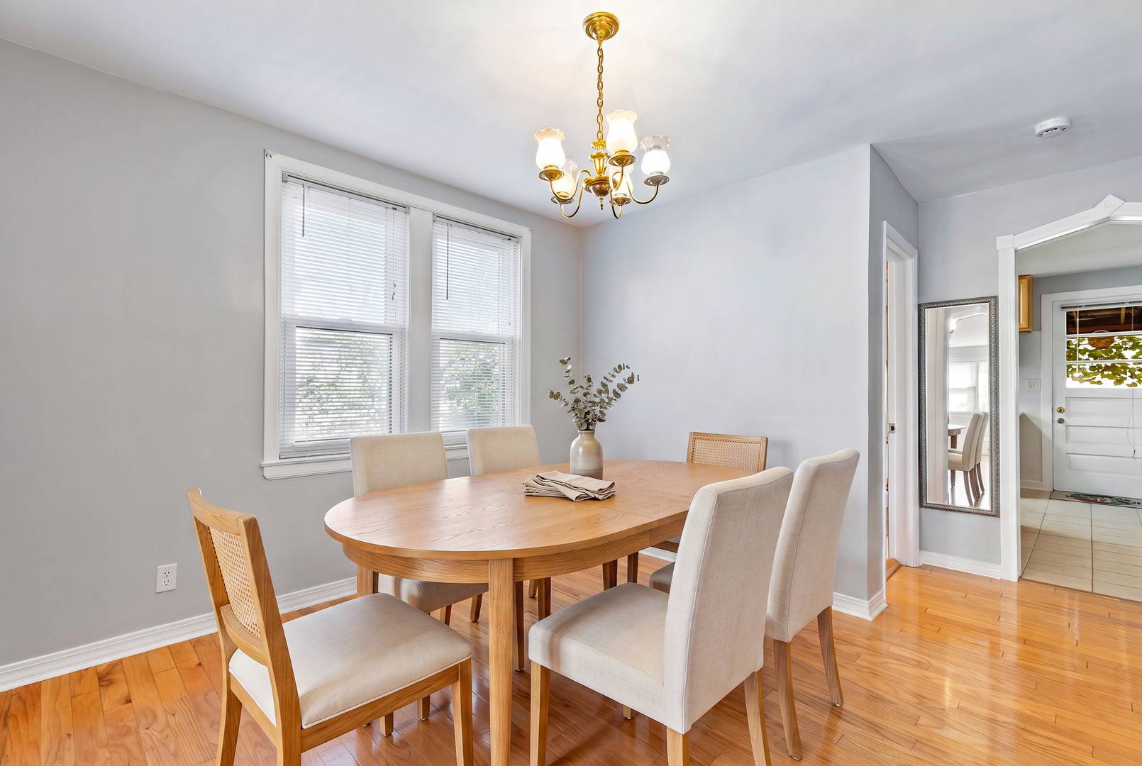 5128 W Ainslie ST, Chicago, IL 60630