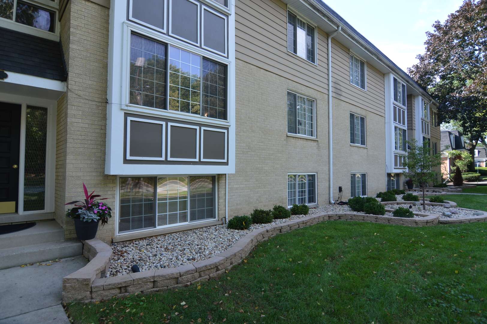 372 Eastern AVE #372, Barrington, IL 60010