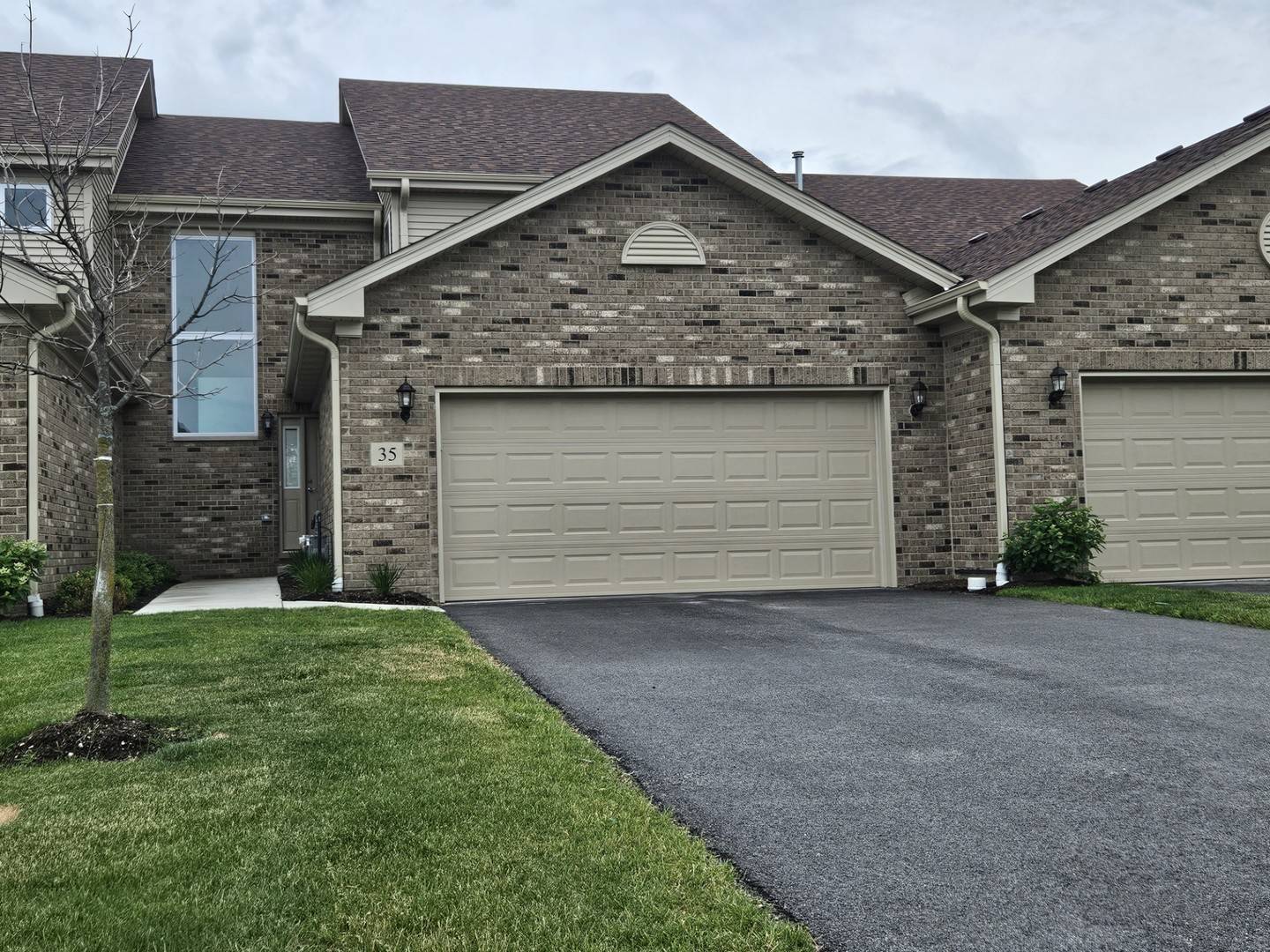 35 Olympus DR, Tinley Park, IL 60477