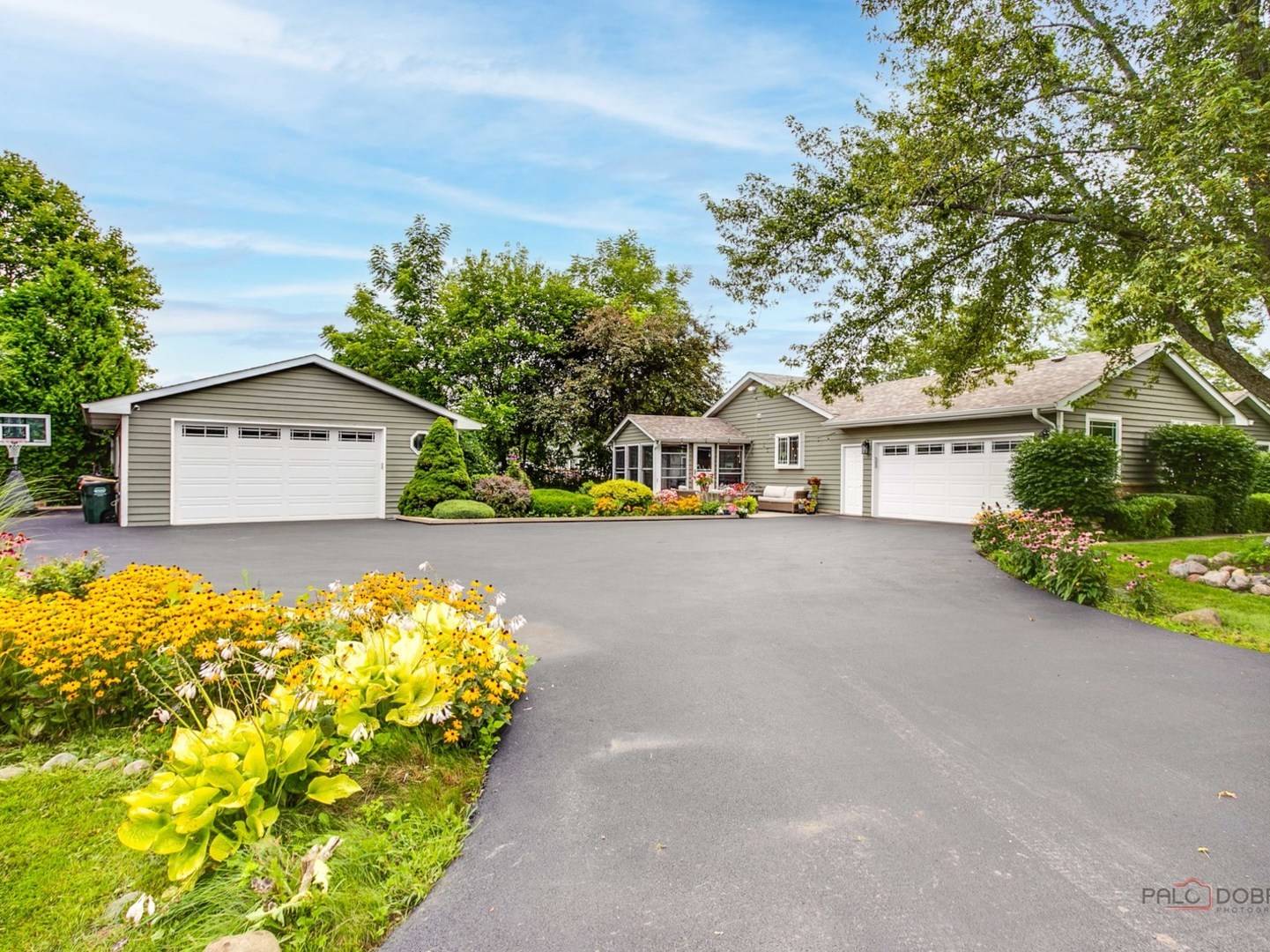 717 Roberts RD, Winthrop Harbor, IL 60096