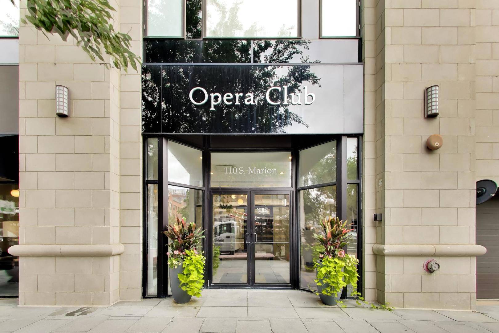 110 S Marion ST #201, Oak Park, IL 60302
