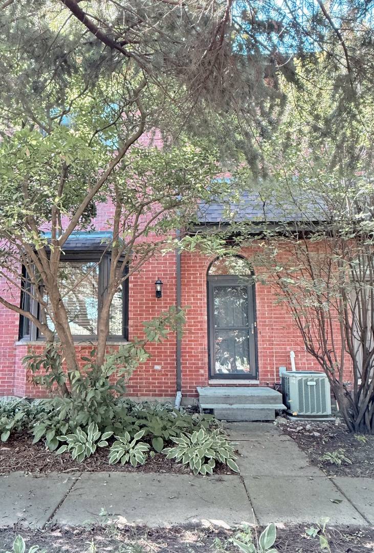1339 E Central RD, Arlington Heights, IL 60005