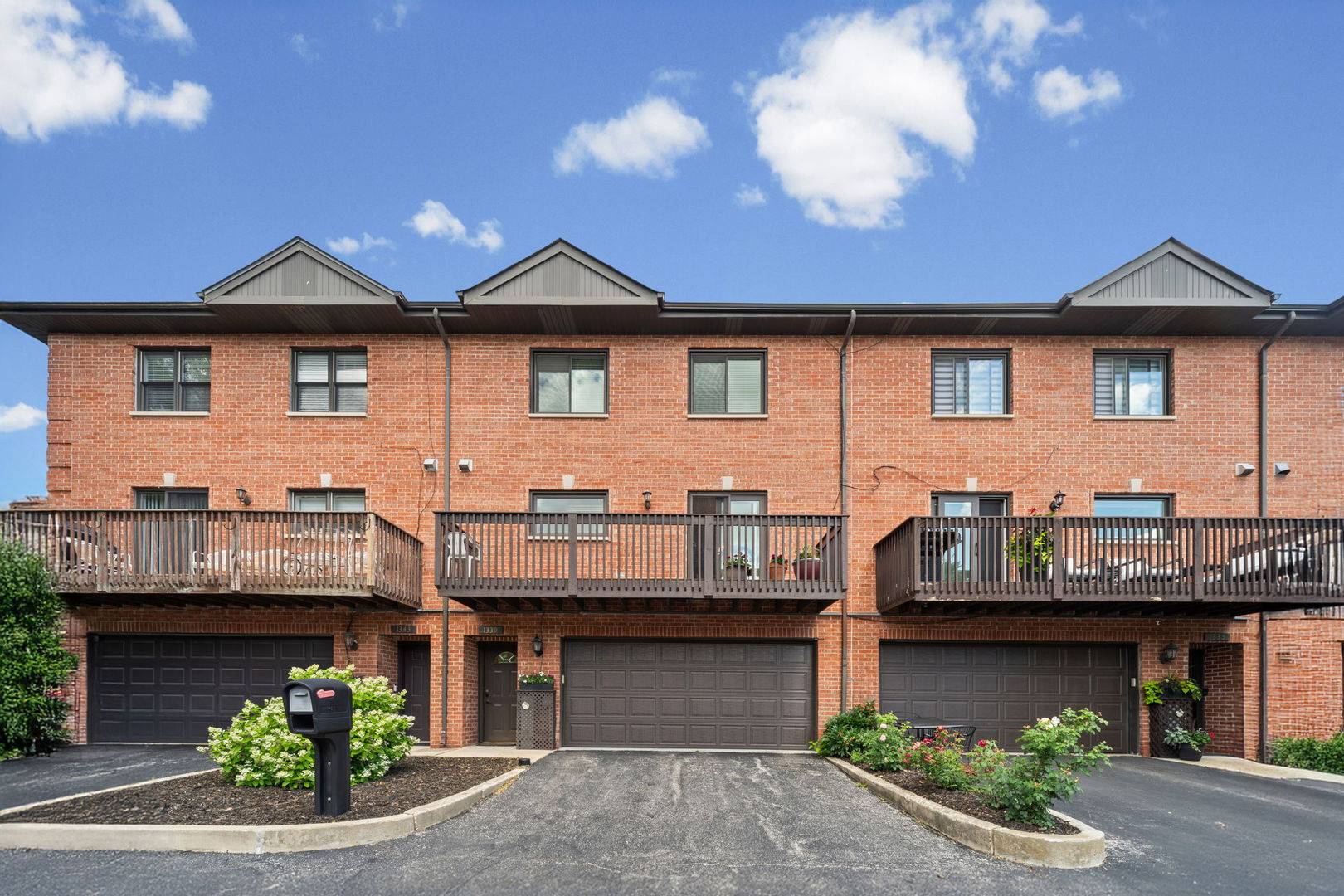 1339 E Central RD, Arlington Heights, IL 60005