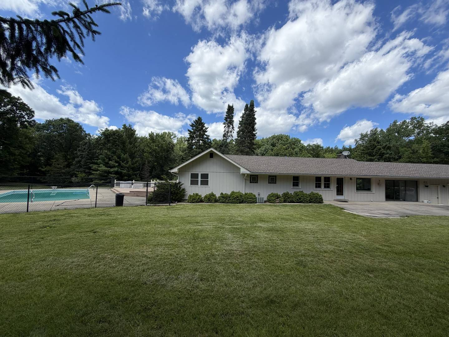 1842 Thomas Atkinson RD, Inverness, IL 60067