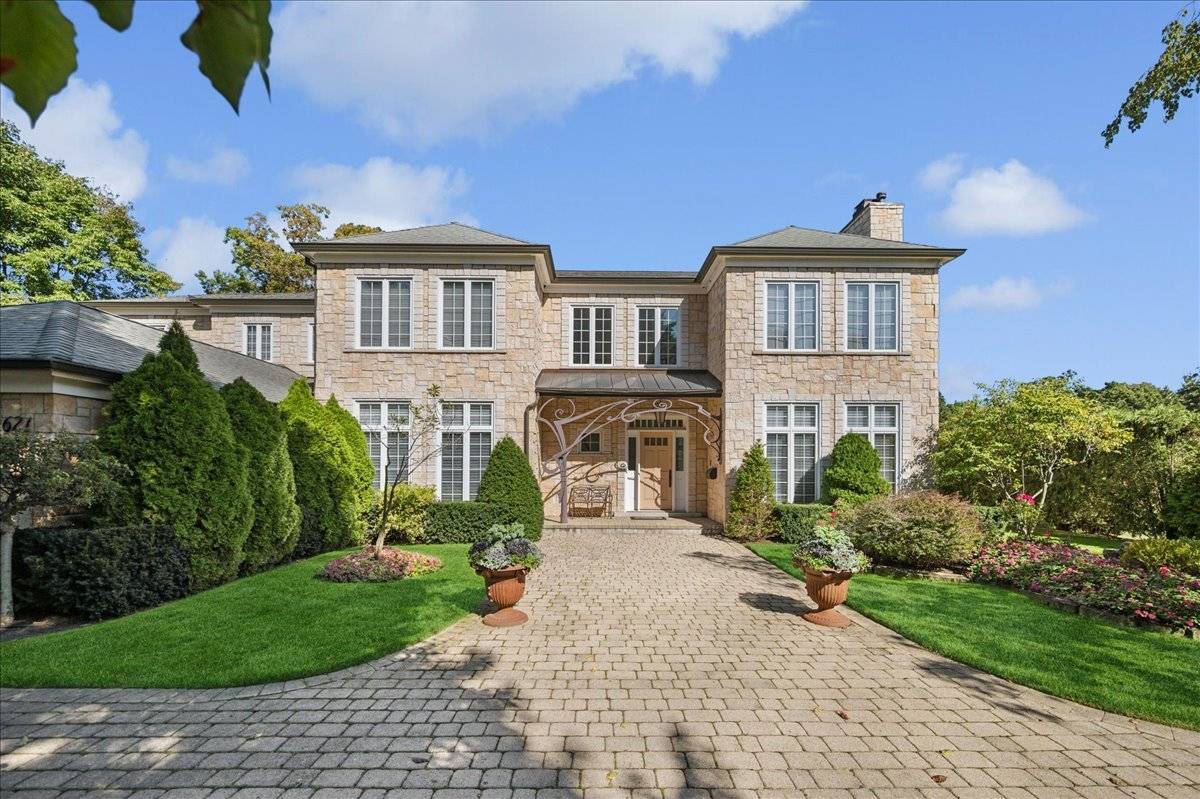 621 Sheridan RD, Glencoe, IL 60022