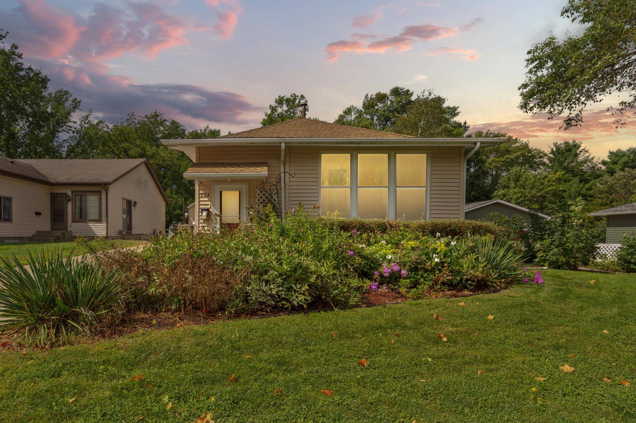 904 5th ST SW, Waseca, MN 56093
