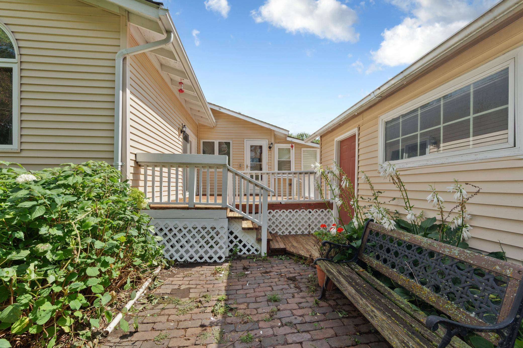904 5th ST SW, Waseca, MN 56093