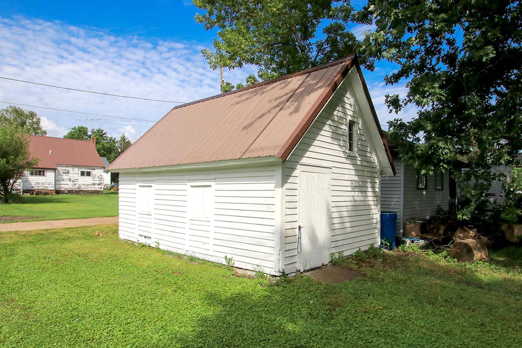 826 Bradley AVE, Gibbon, MN 55335