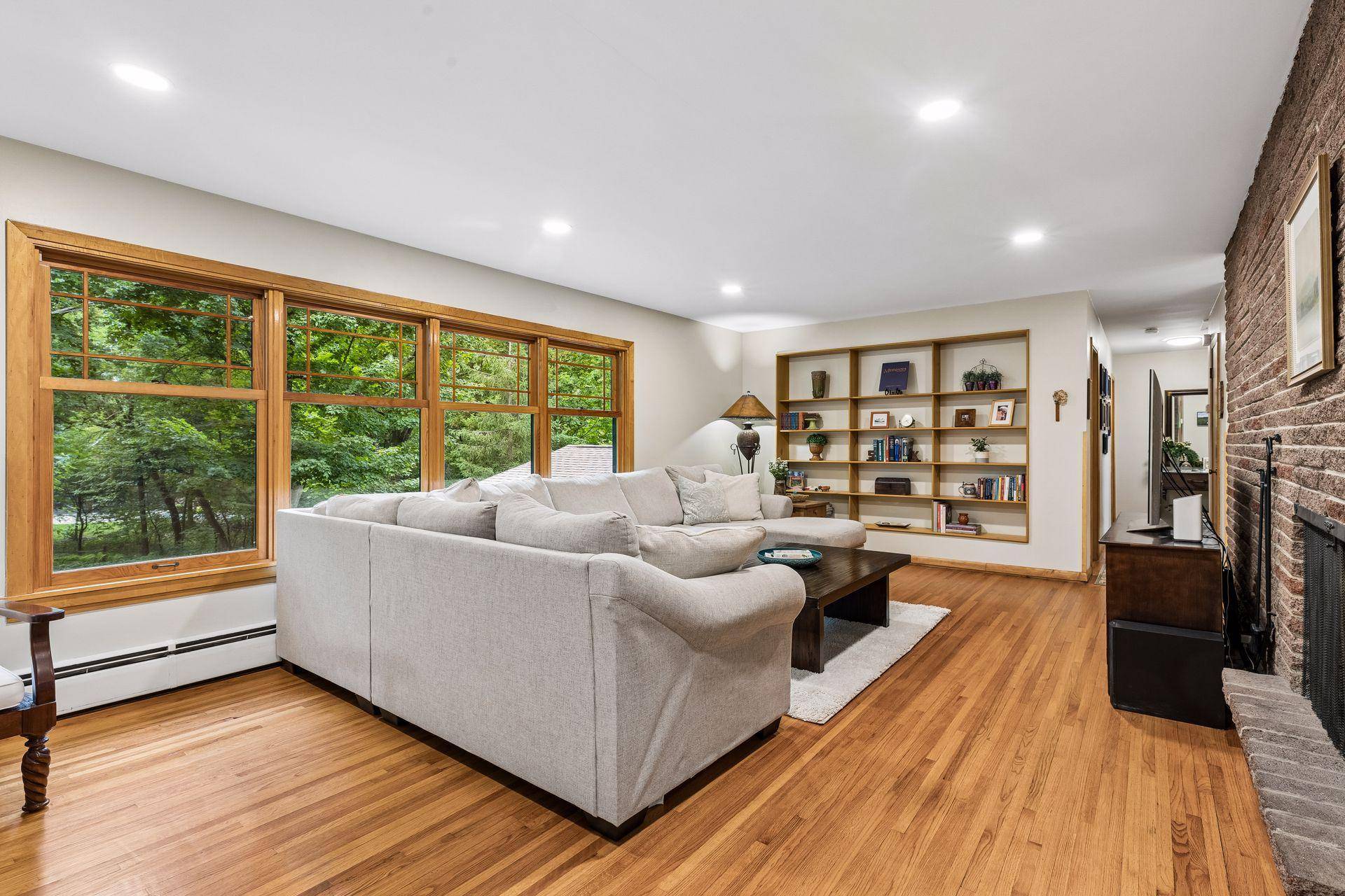 16609 Hidden Valley RD, Minnetonka, MN 55345