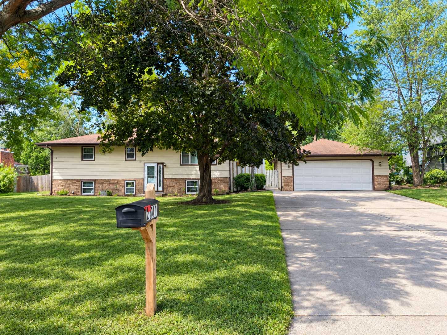 2741 109th AVE NW, Coon Rapids, MN 55433