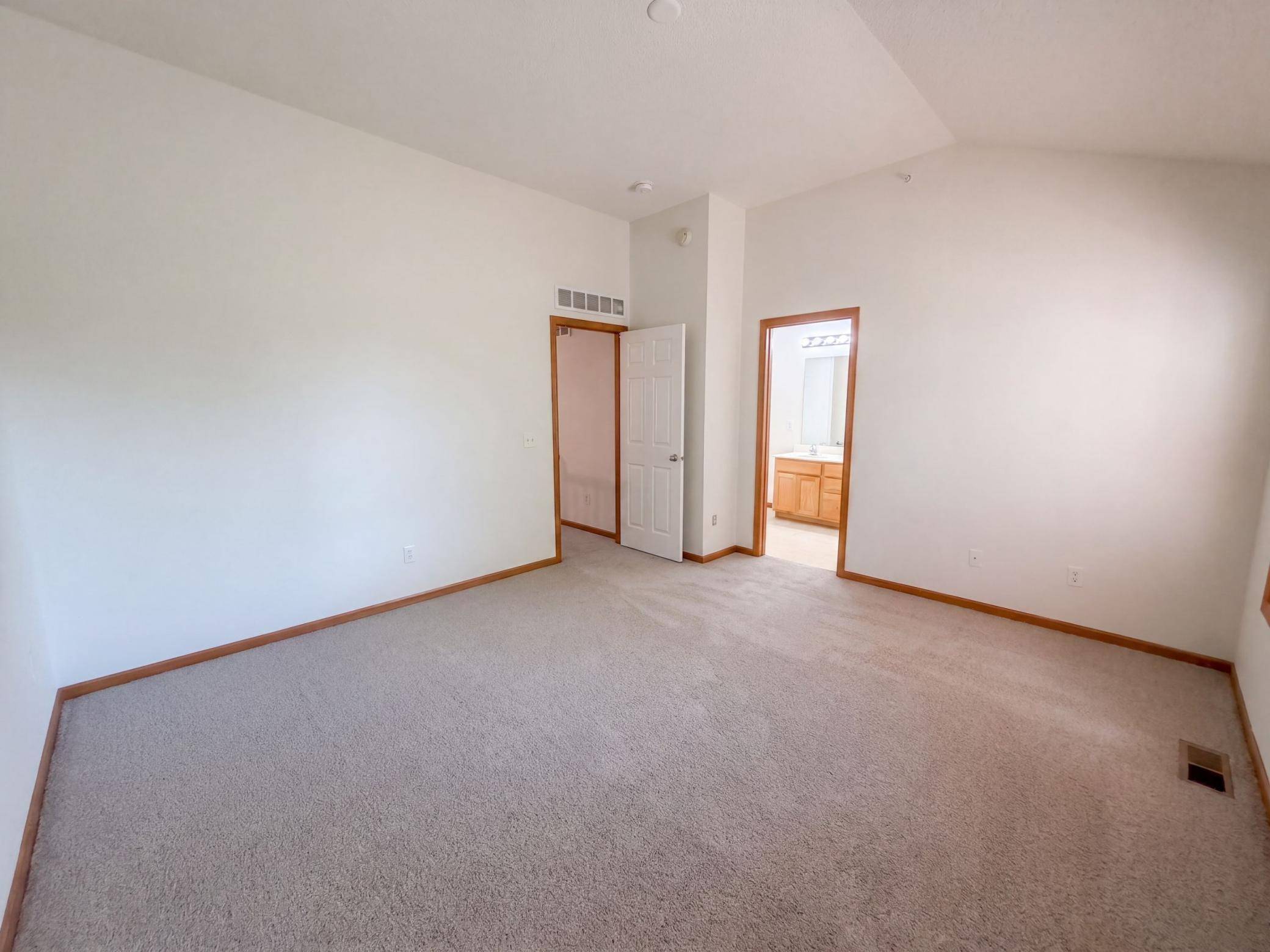7231 Jewel LN N #702, Maple Grove, MN 55311