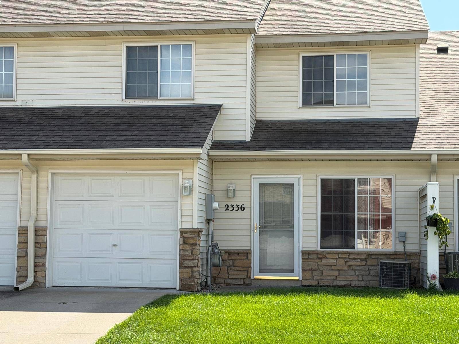 2336 Affirmed DR, Shakopee, MN 55379