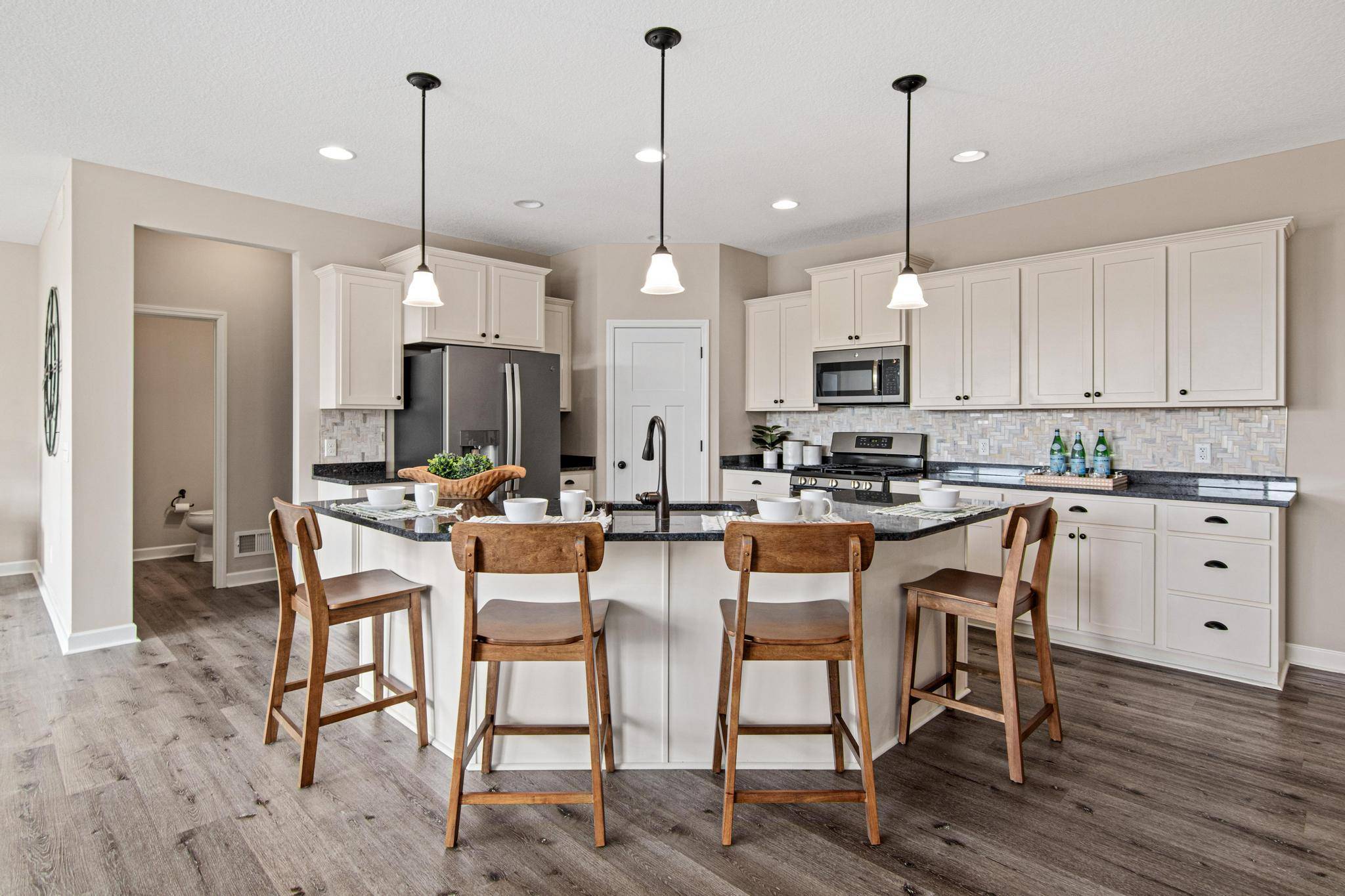 9189 Plymouth RD, Woodbury, MN 55129