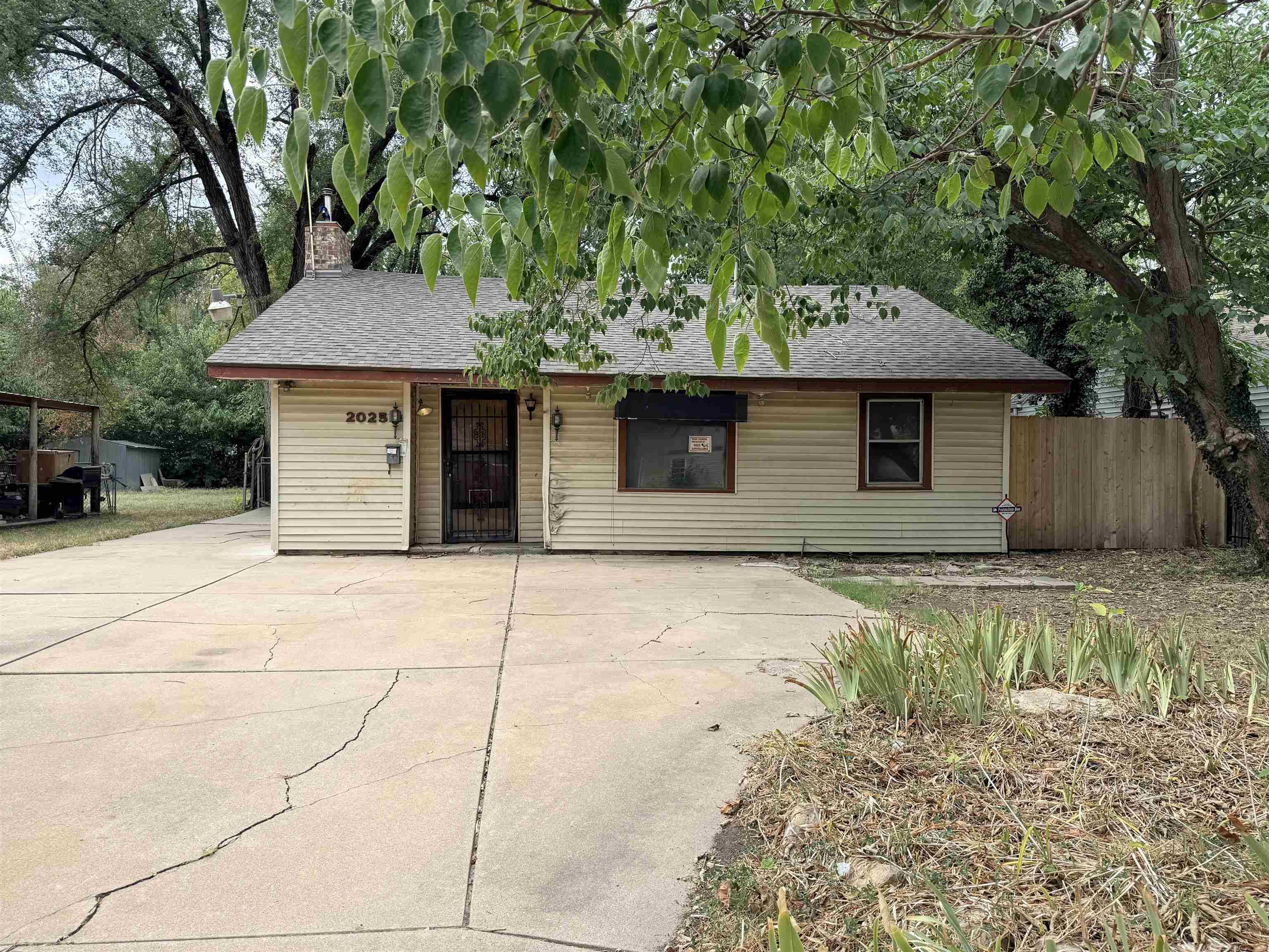2025 S Spruce St, Wichita, KS 67211