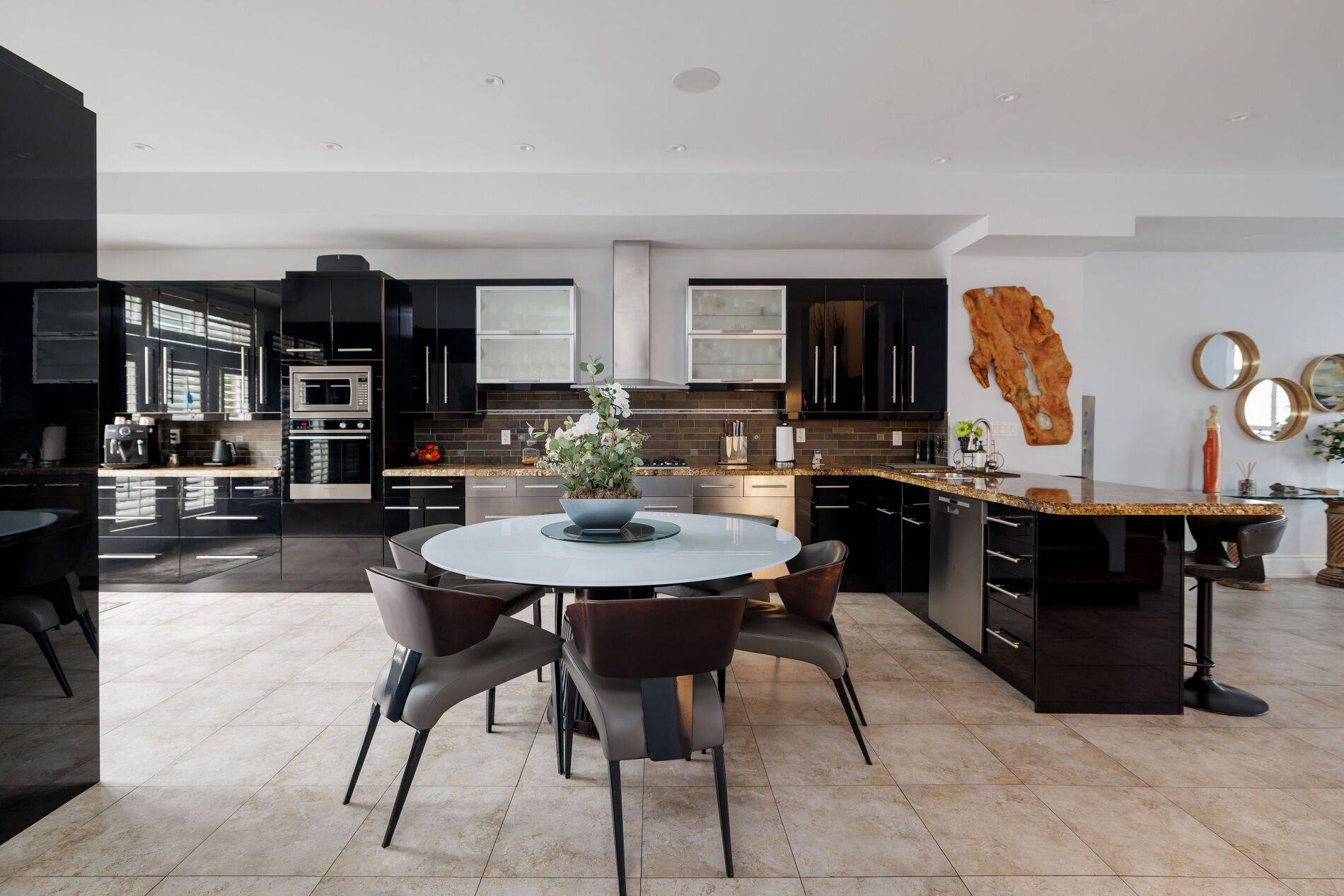 120 Bronte RD #7, Oakville, ON L6L 3C1