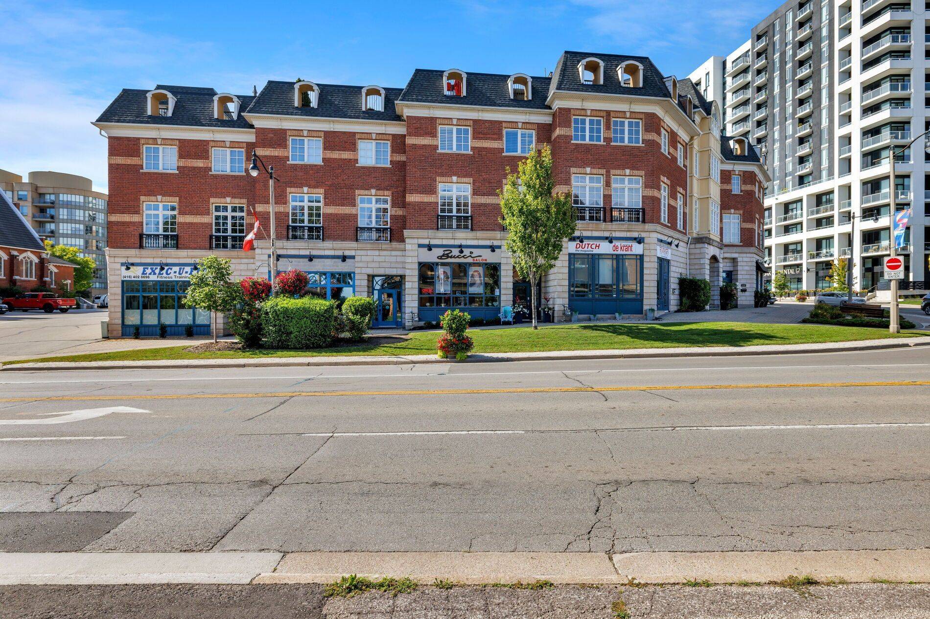 120 Bronte RD #7, Oakville, ON L6L 3C1