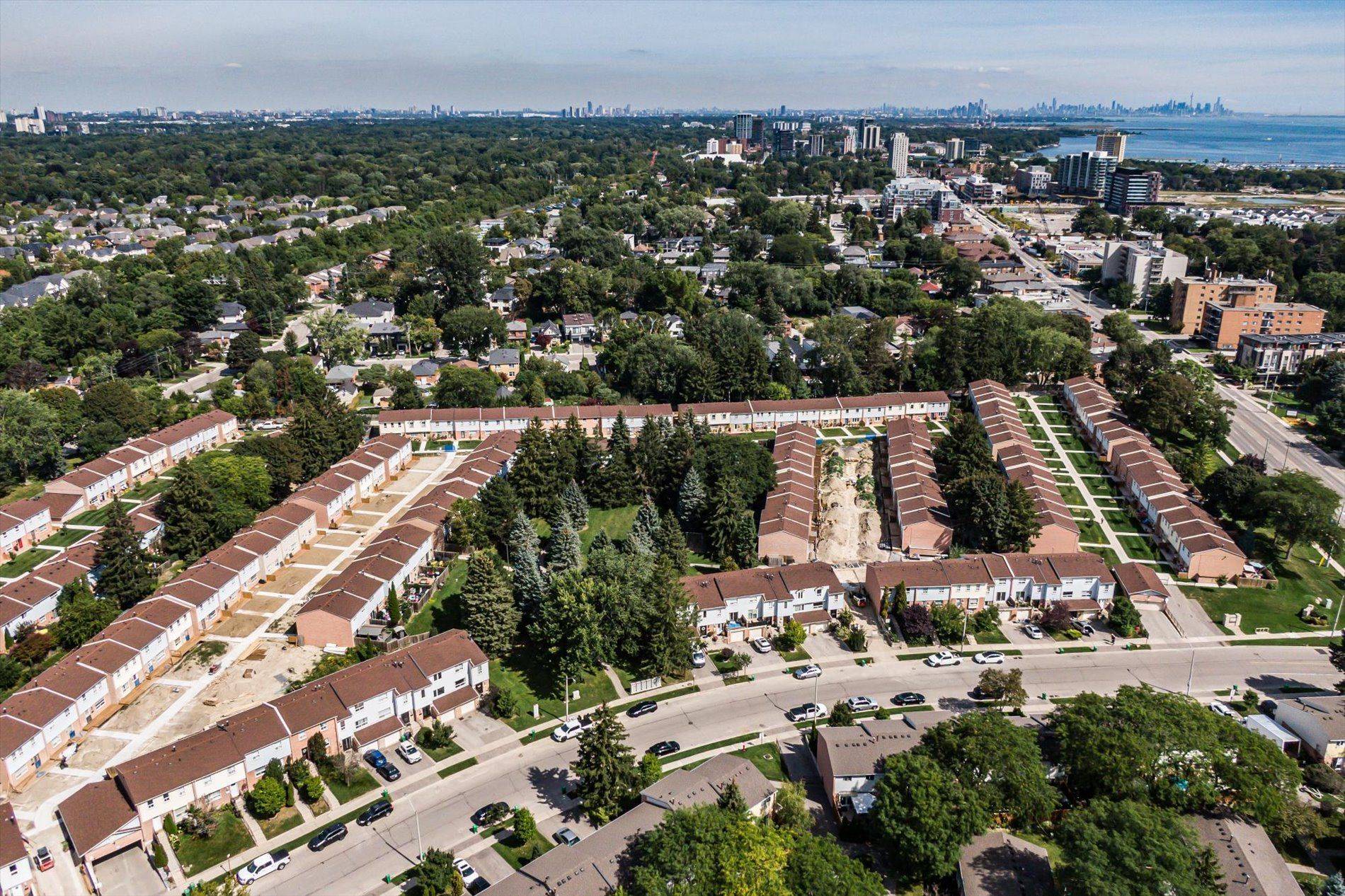 1055 Shawnmarr RD #43, Mississauga, ON L5H 3V2