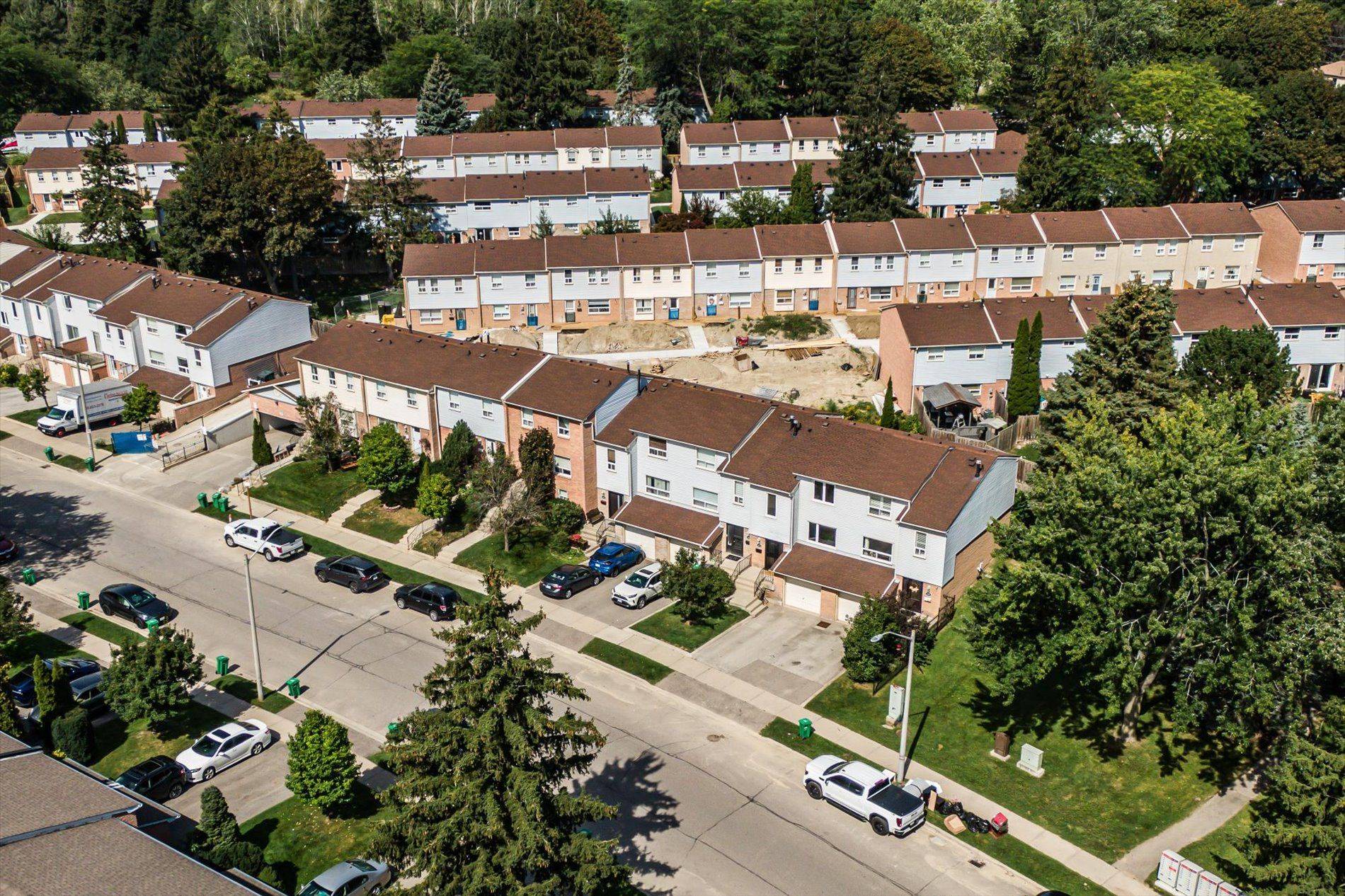 1055 Shawnmarr RD #43, Mississauga, ON L5H 3V2