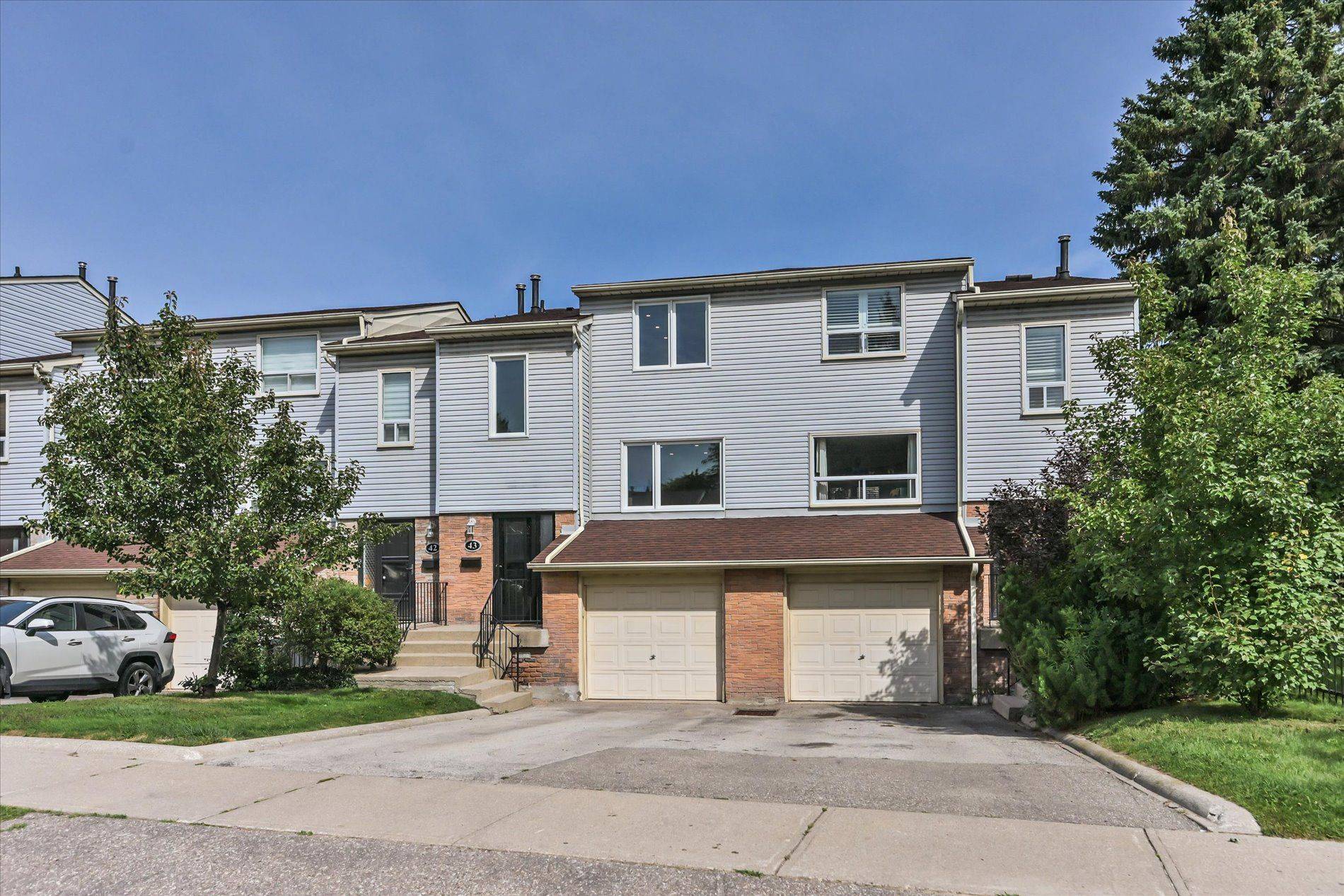 1055 Shawnmarr RD #43, Mississauga, ON L5H 3V2