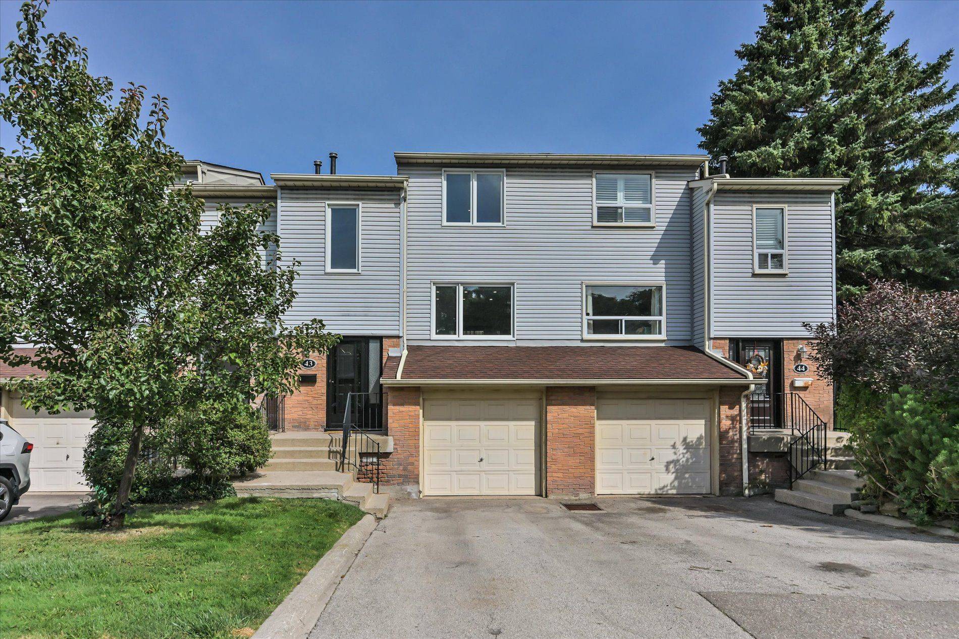 1055 Shawnmarr RD #43, Mississauga, ON L5H 3V2