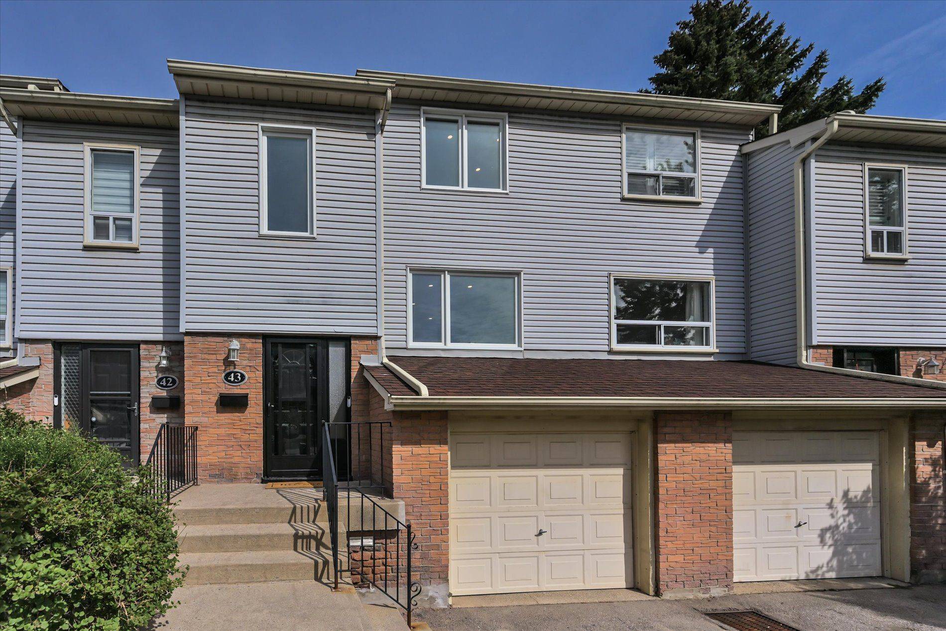 1055 Shawnmarr RD #43, Mississauga, ON L5H 3V2