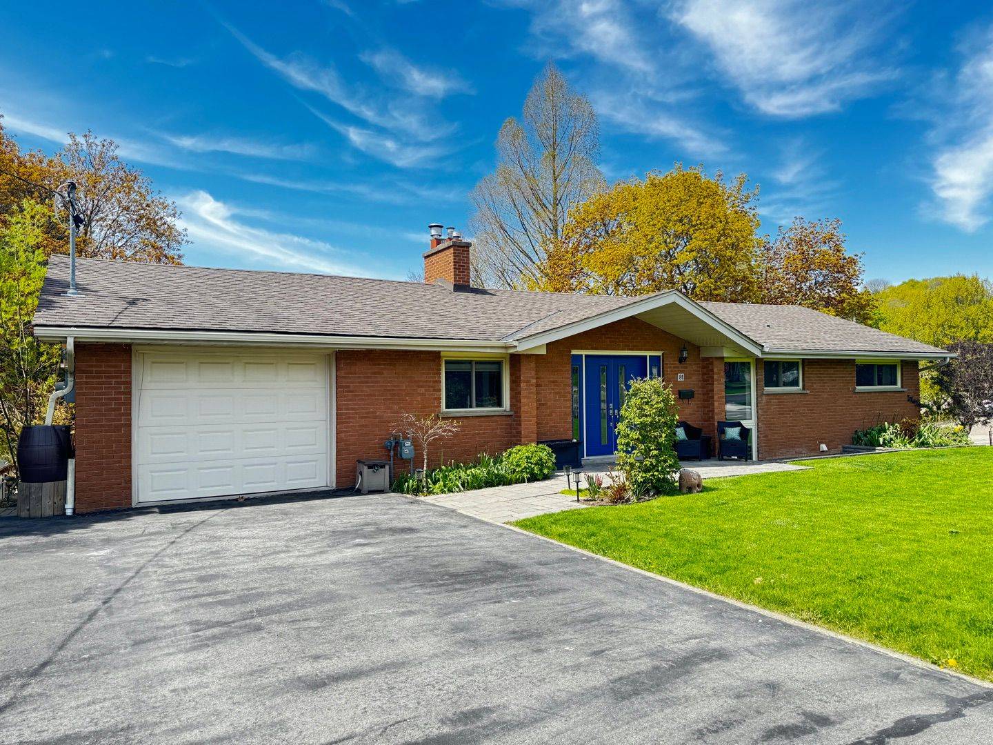 81 Thomson DR, Hamilton, ON L8B 0G5