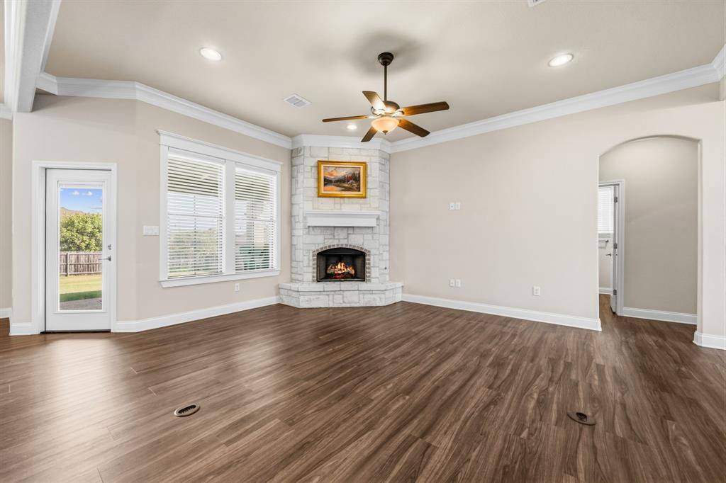 557 Perry Lane, Robinson, TX 76706