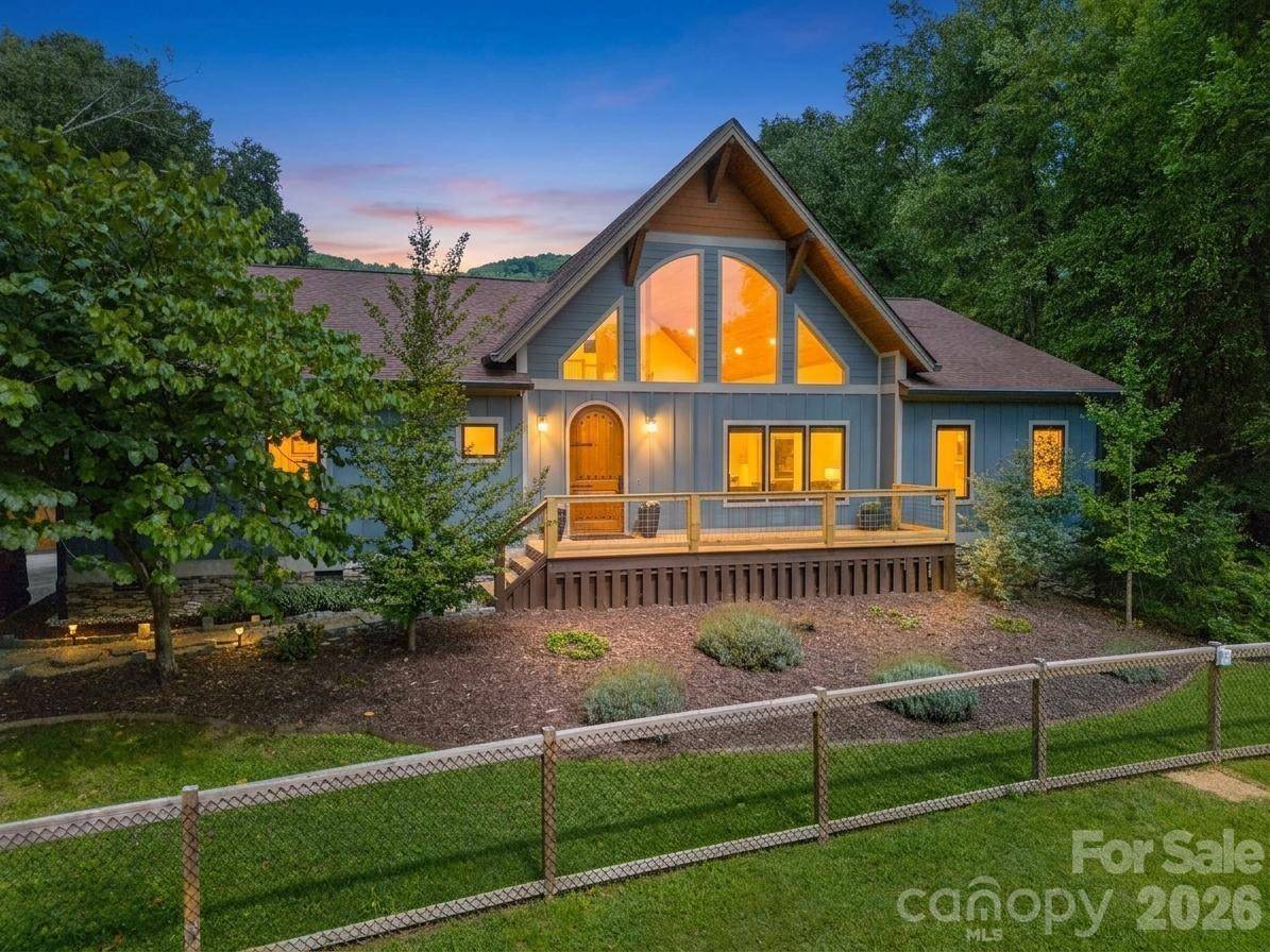 73 Hudson HOLW, Horse Shoe, NC 28742