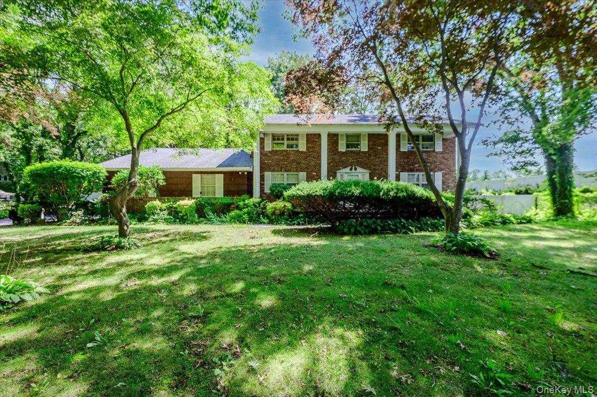 44 E Half Hollow RD, Dix Hills, NY 11746