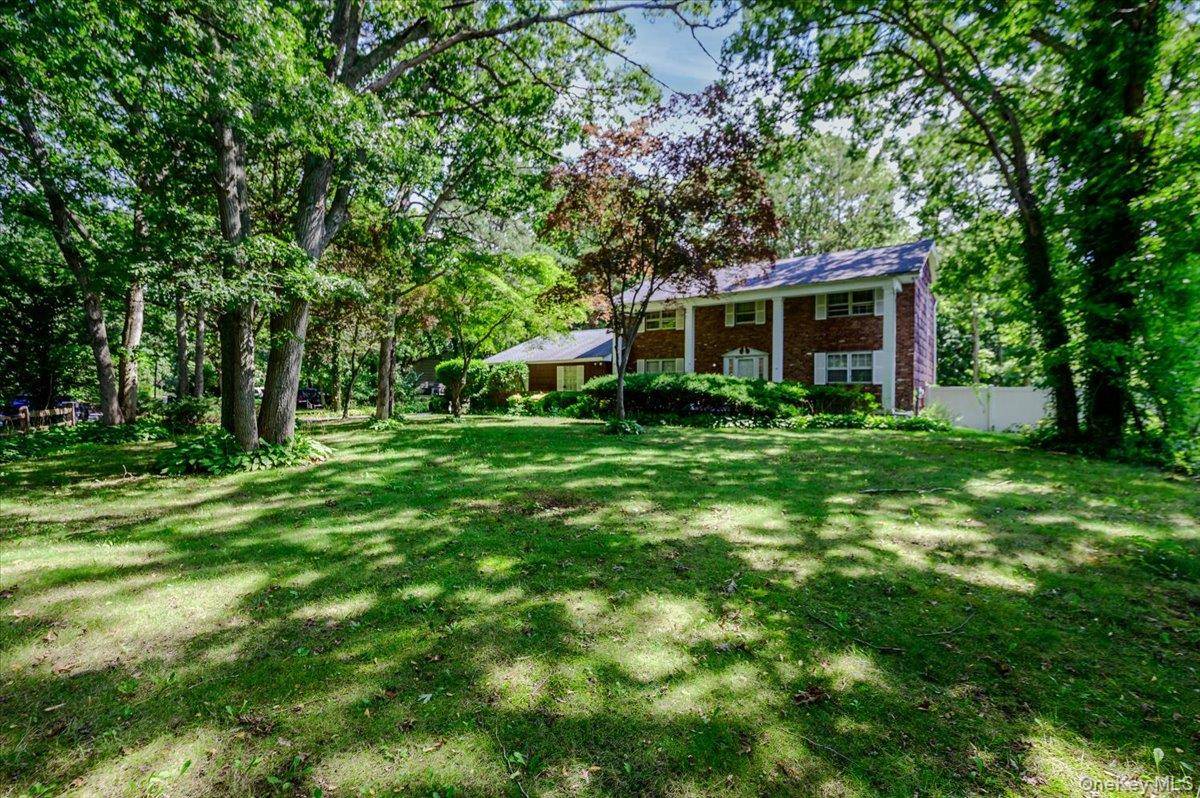 44 E Half Hollow RD, Dix Hills, NY 11746