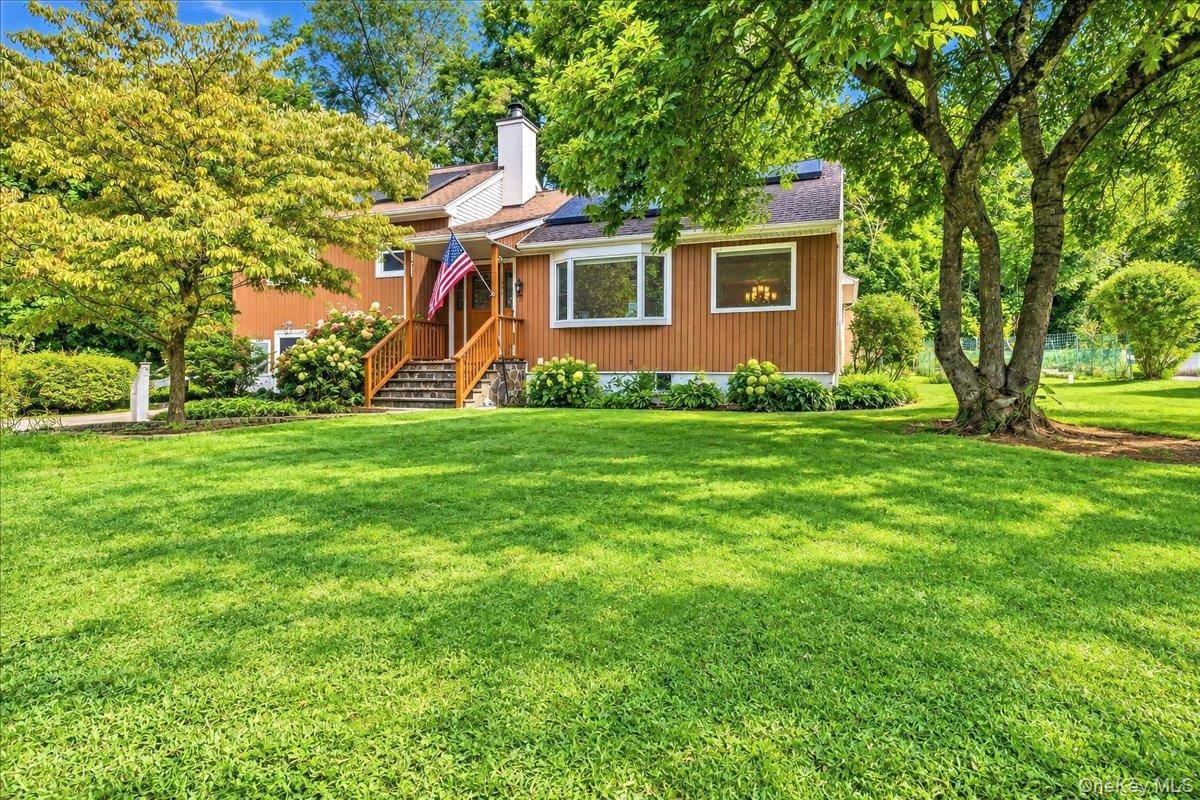 3740 Eleanor DR, Mohegan Lake, NY 10547
