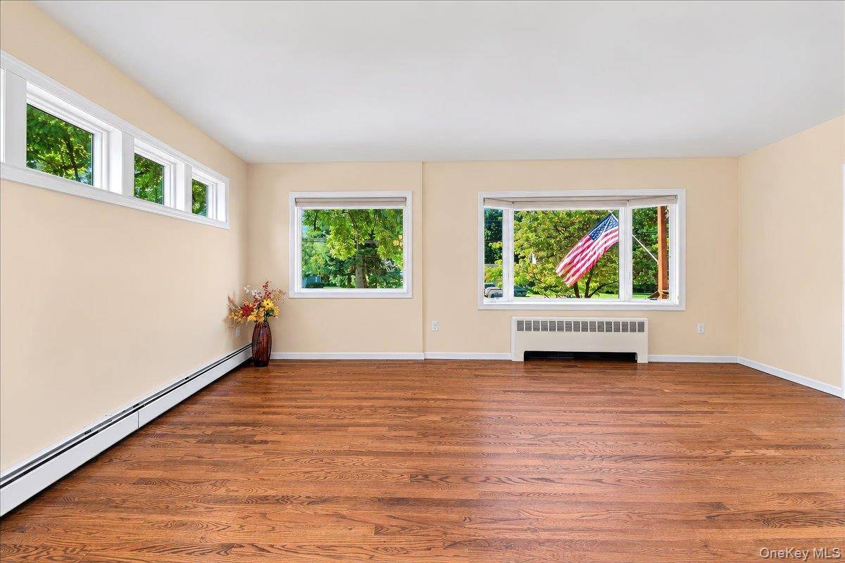 3740 Eleanor DR, Mohegan Lake, NY 10547