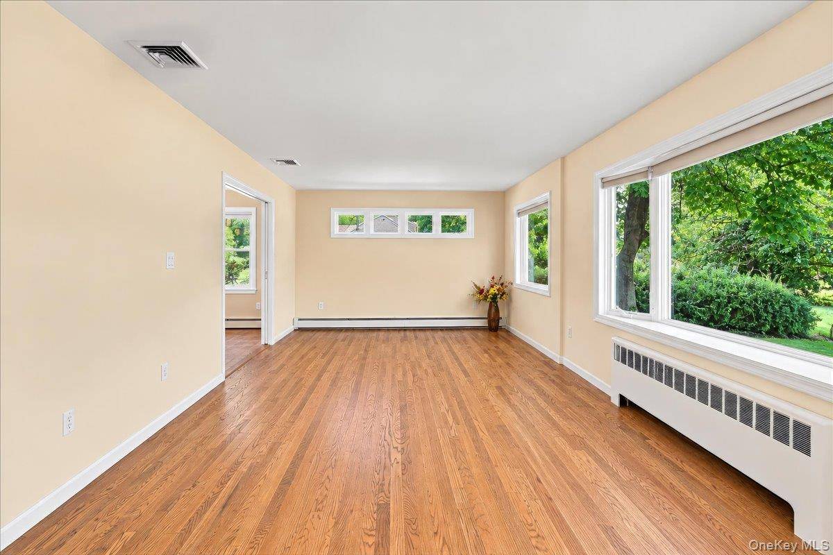 3740 Eleanor DR, Mohegan Lake, NY 10547